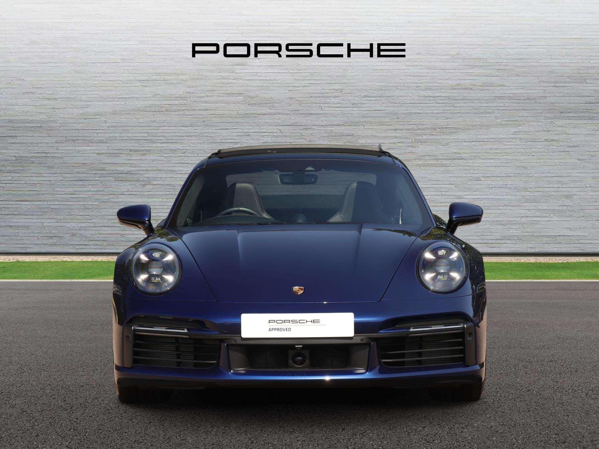 Porsche 911 view 8