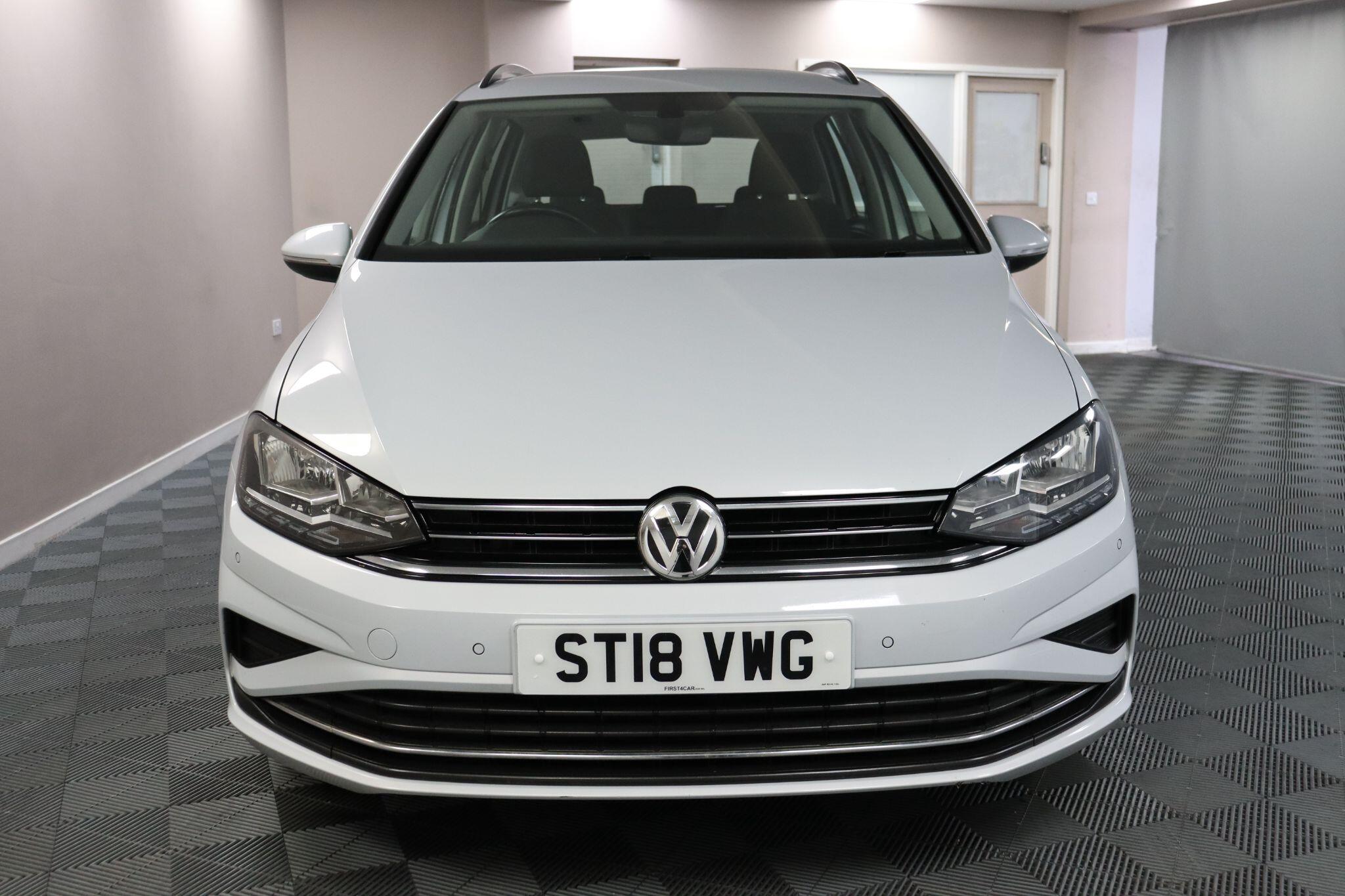 Volkswagen Golf SV view 2