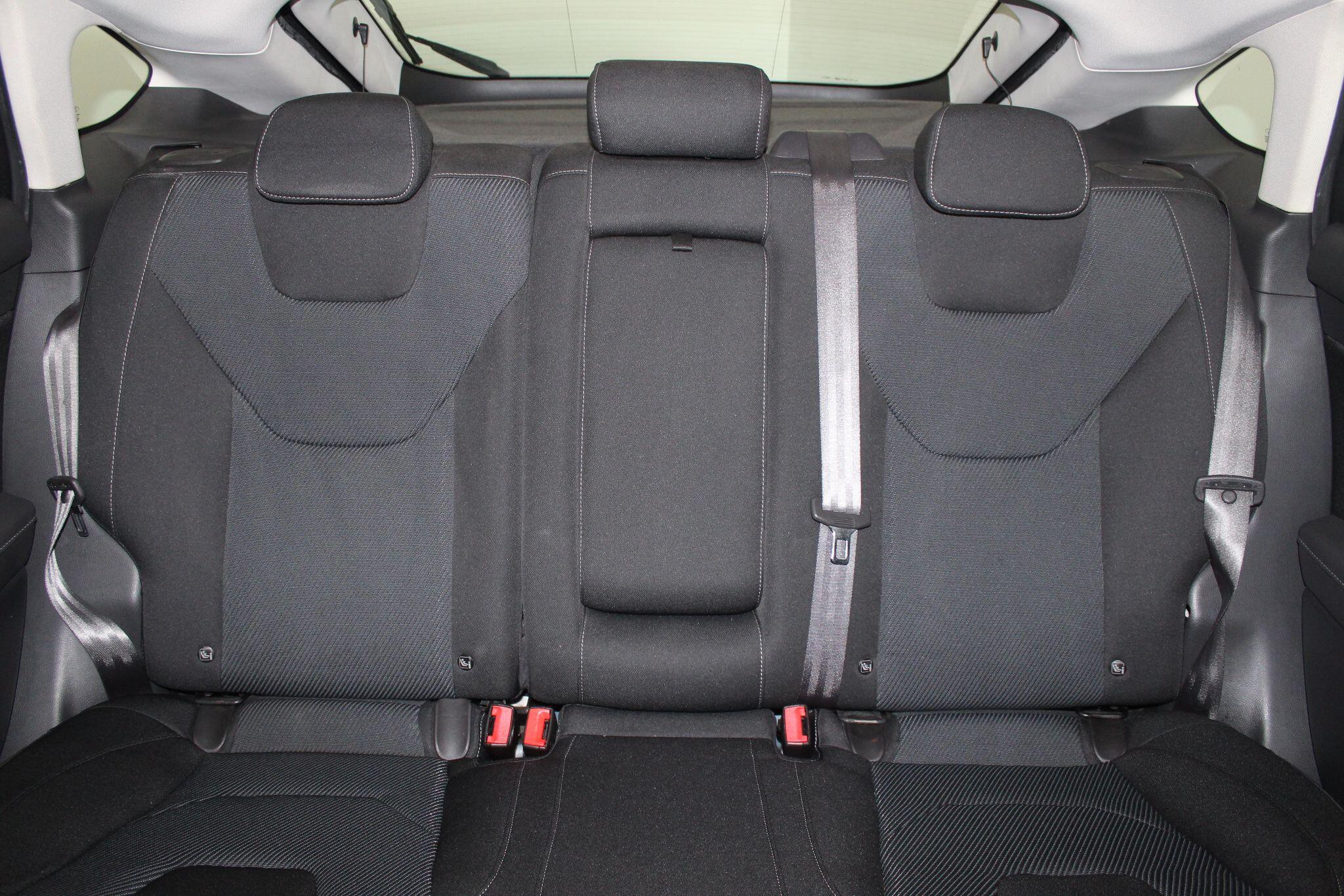 Ford Mondeo view 49