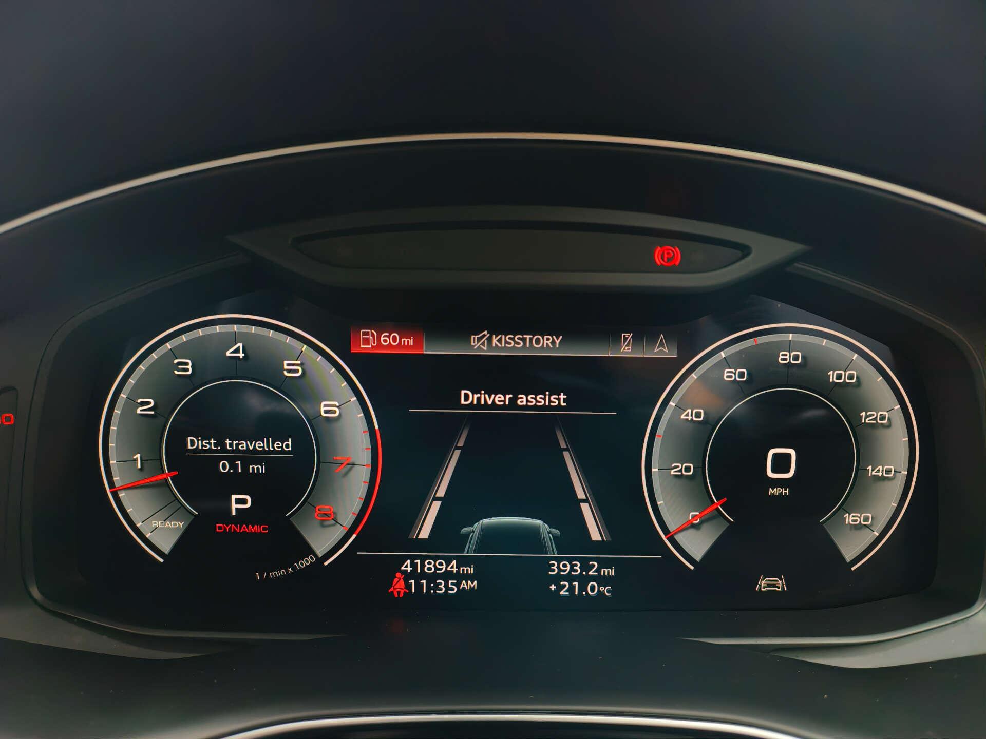 Audi Q8 view 38