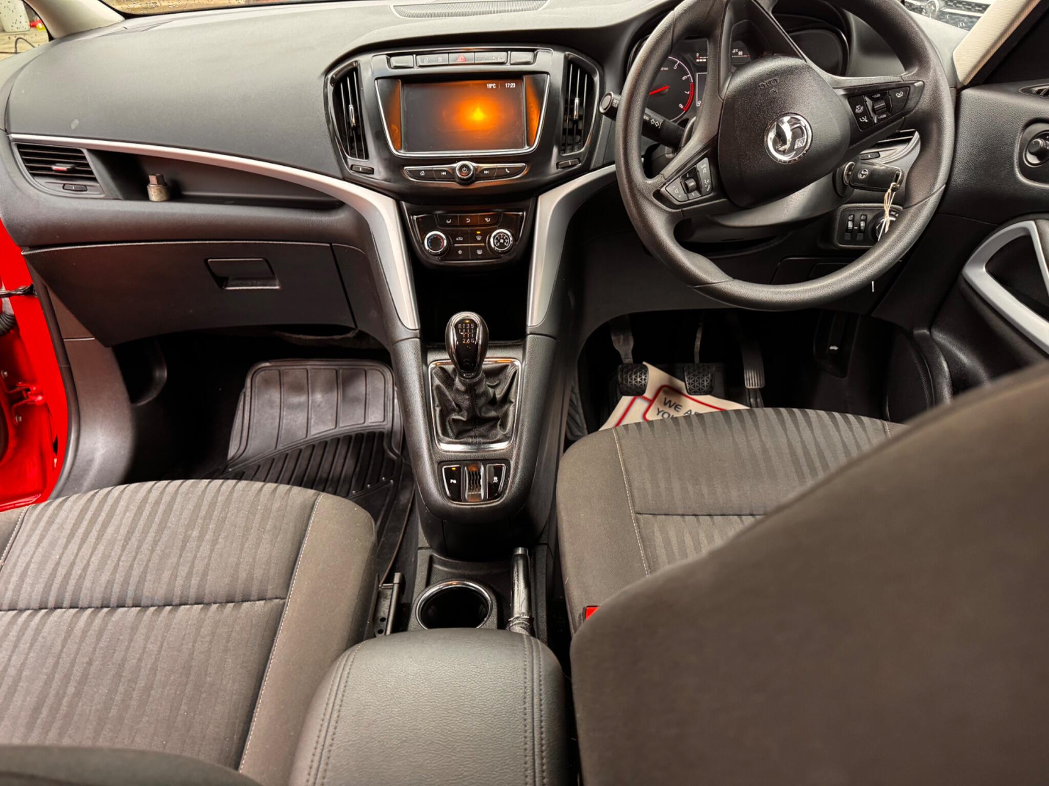Vauxhall Zafira Tourer view 27