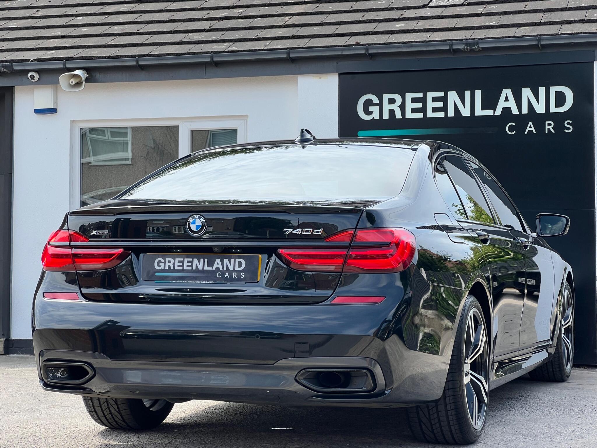 BMW 7 Series view 21