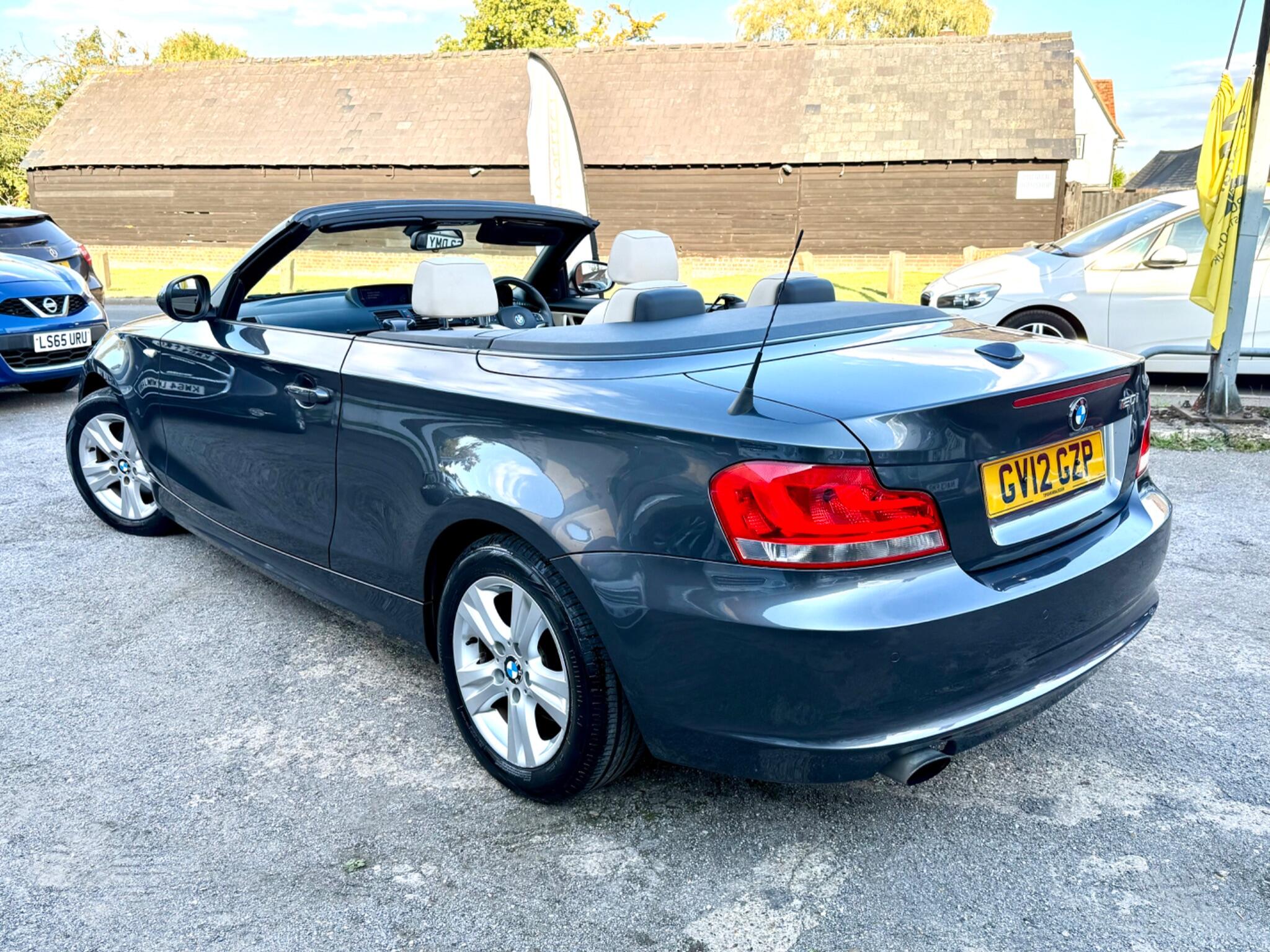 2012 BMW 1 Series image 11