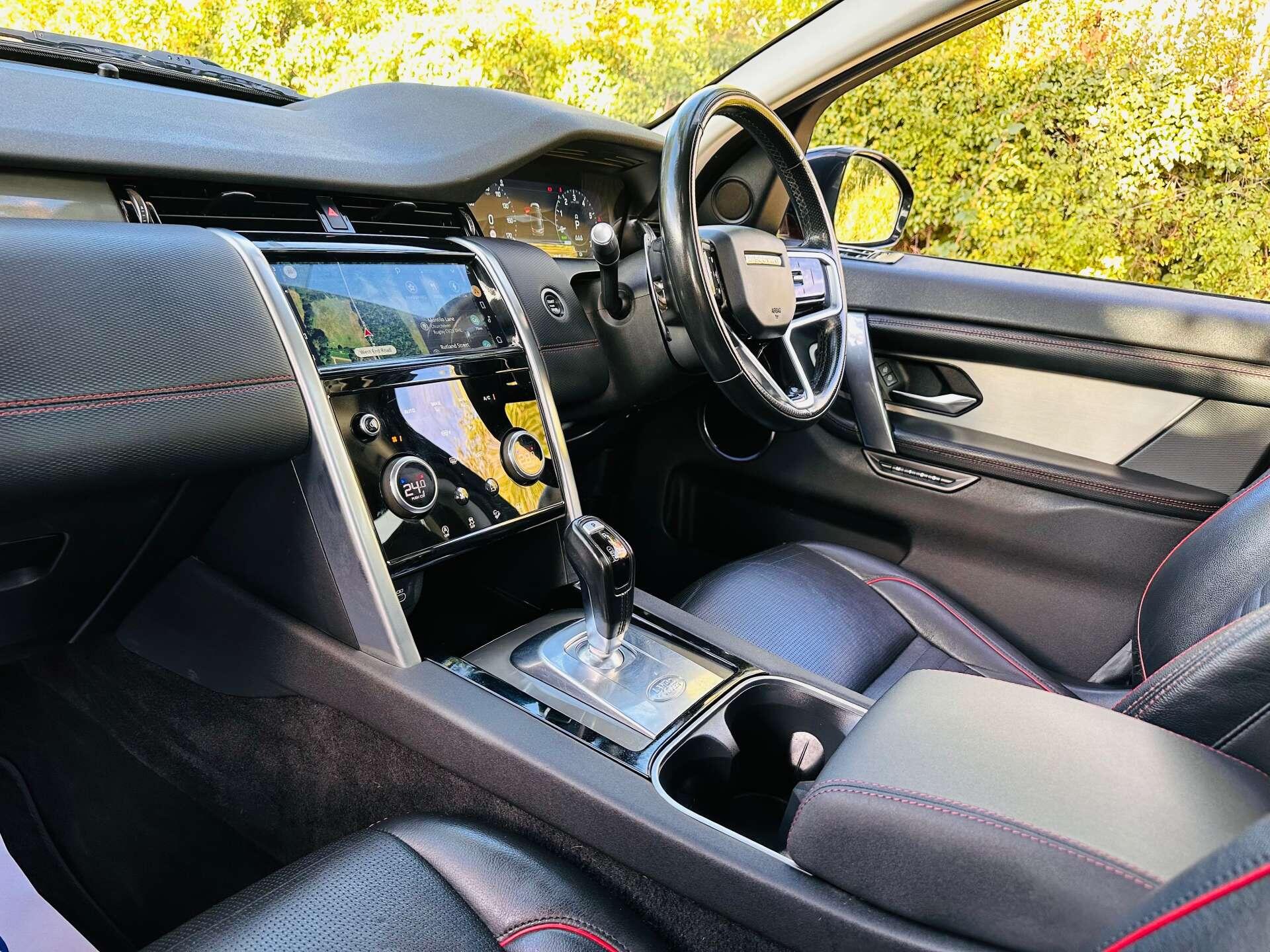 Land Rover Discovery Sport view 7