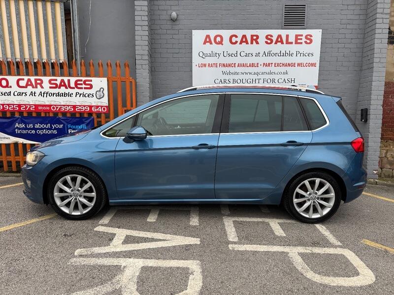 Volkswagen Golf SV view 4