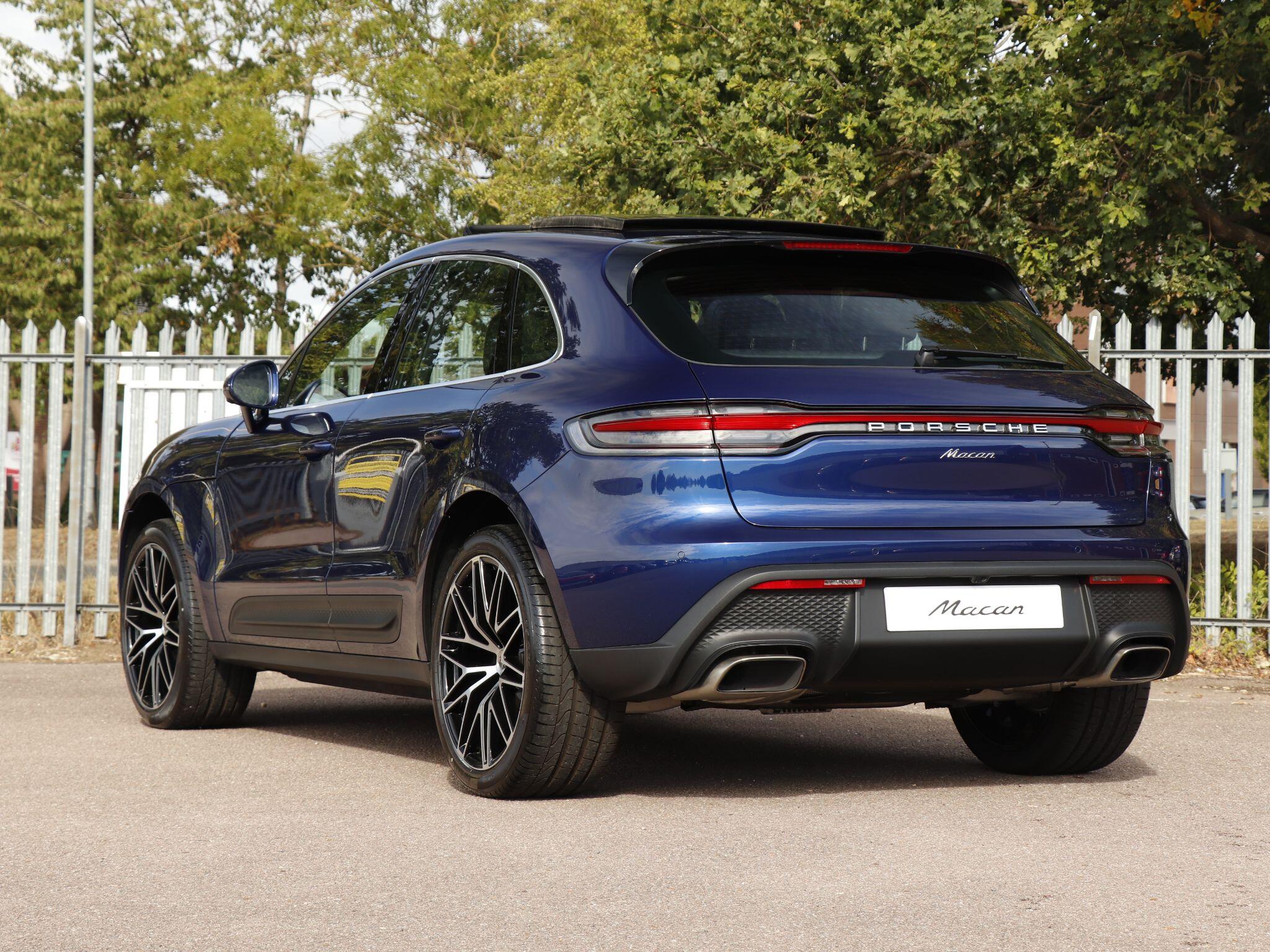 Porsche Macan view 35
