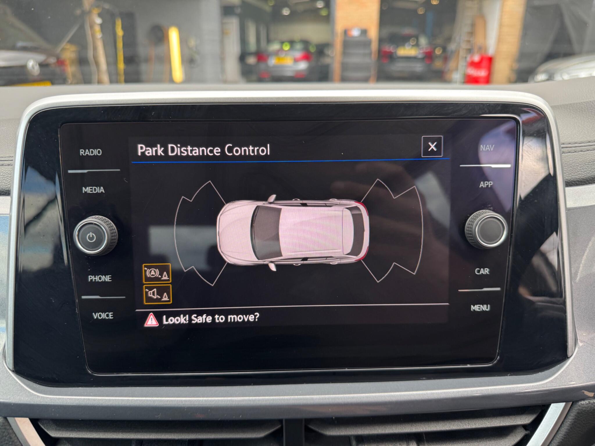 Volkswagen T-Roc view 41