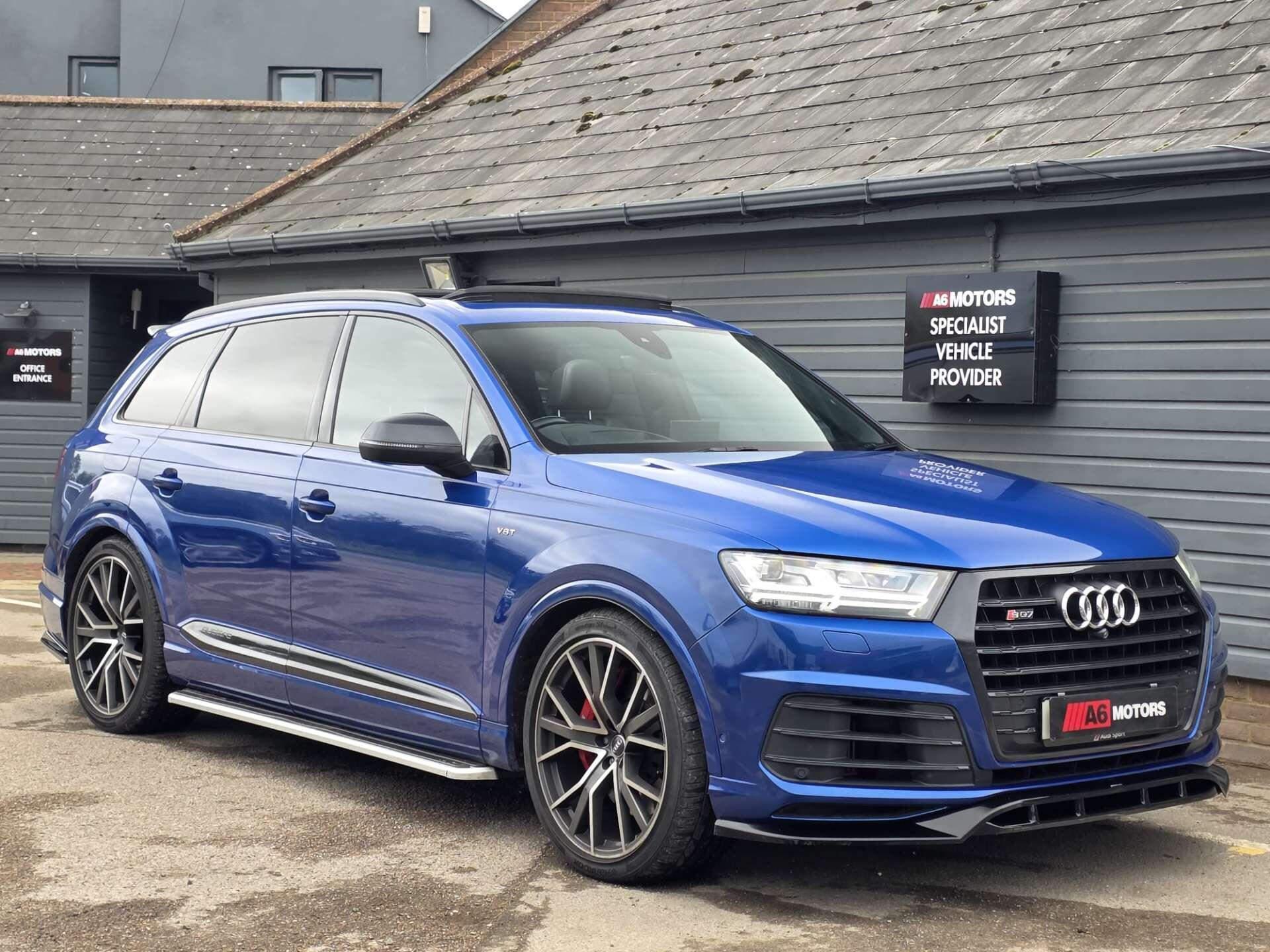 Audi SQ7 view 3