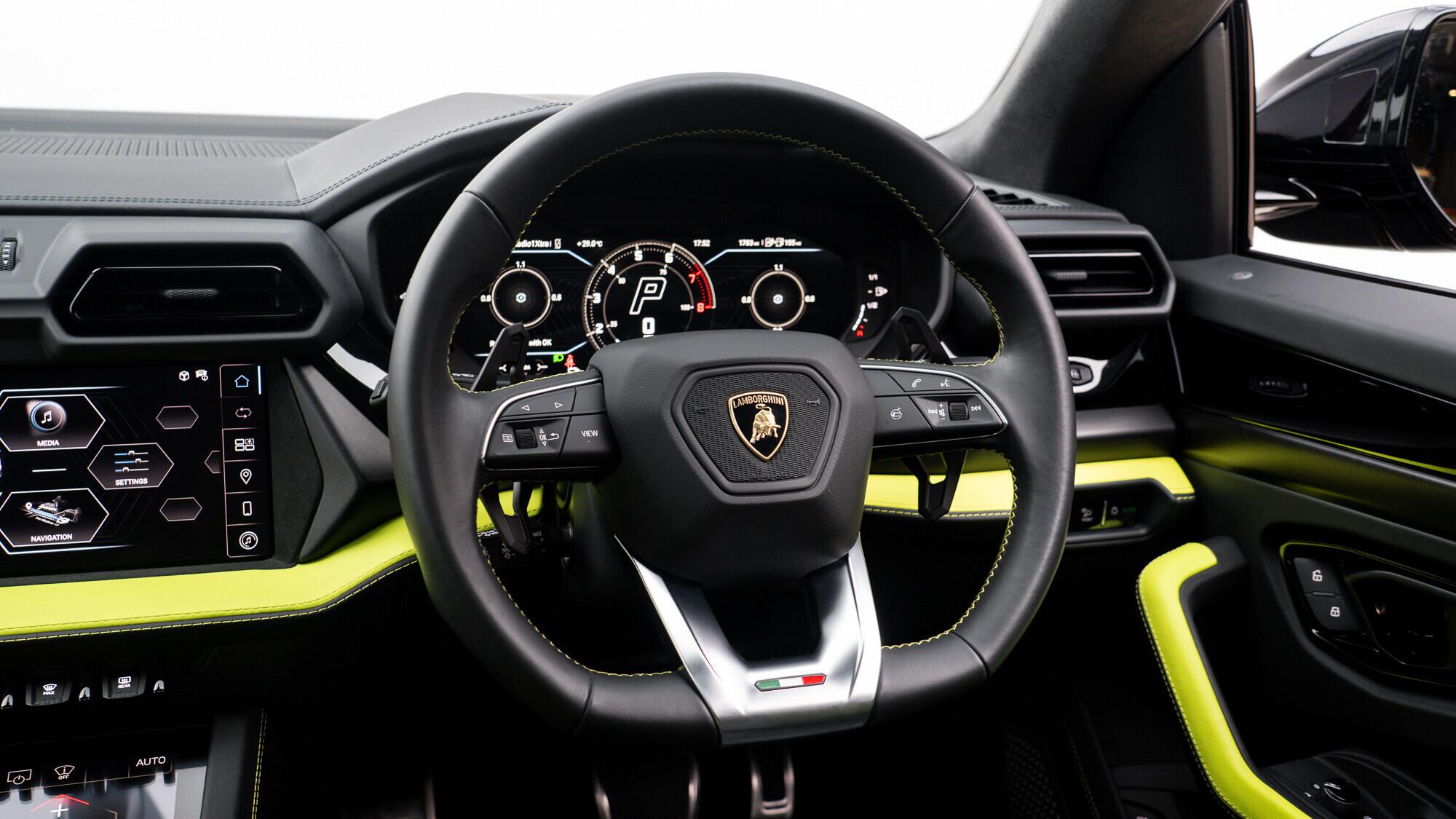 Lamborghini Urus view 23