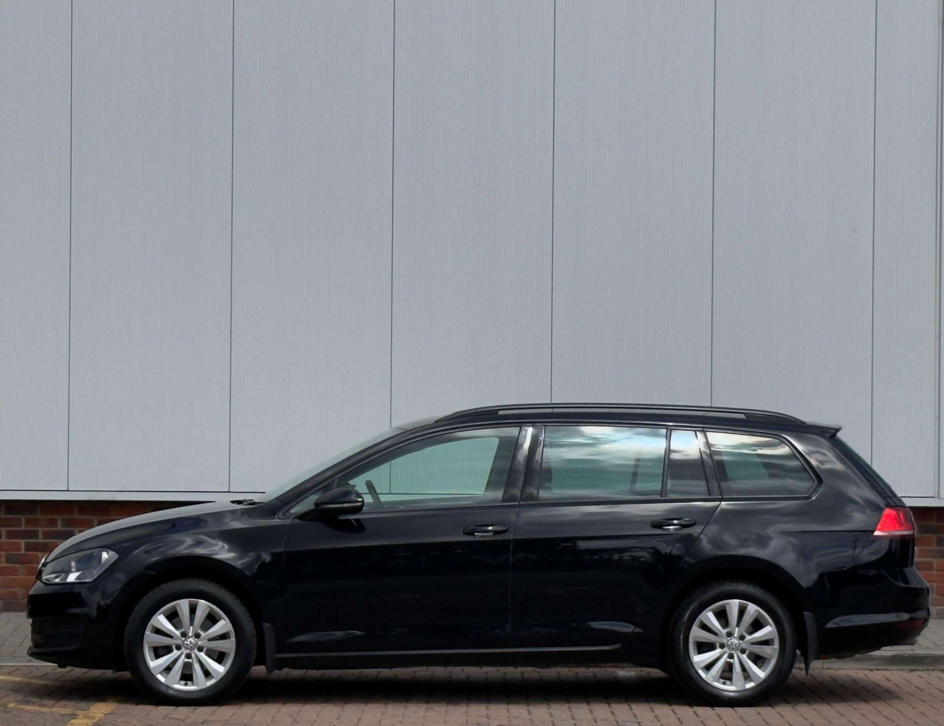Volkswagen Golf view 8