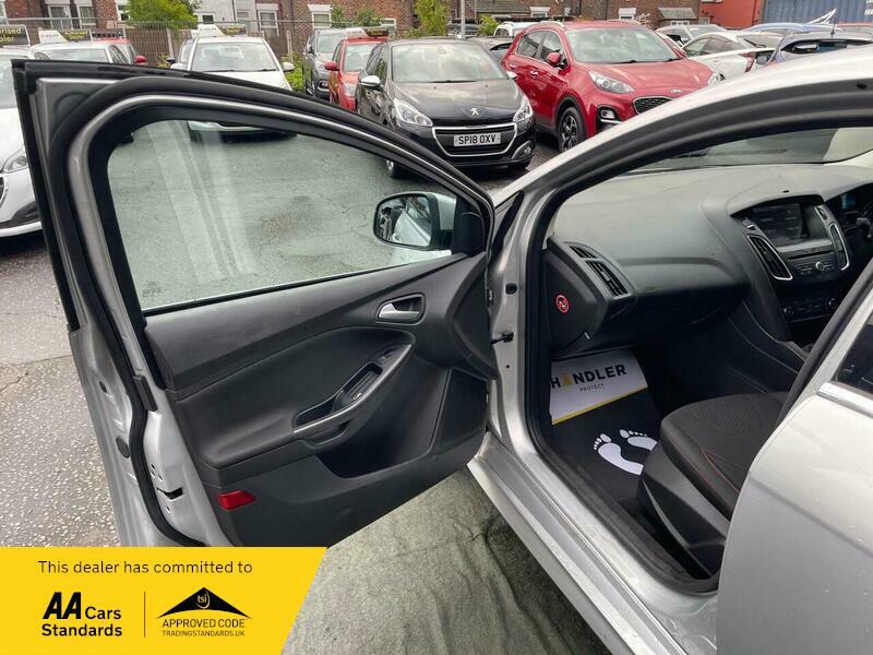 2016 Ford Focus image 34