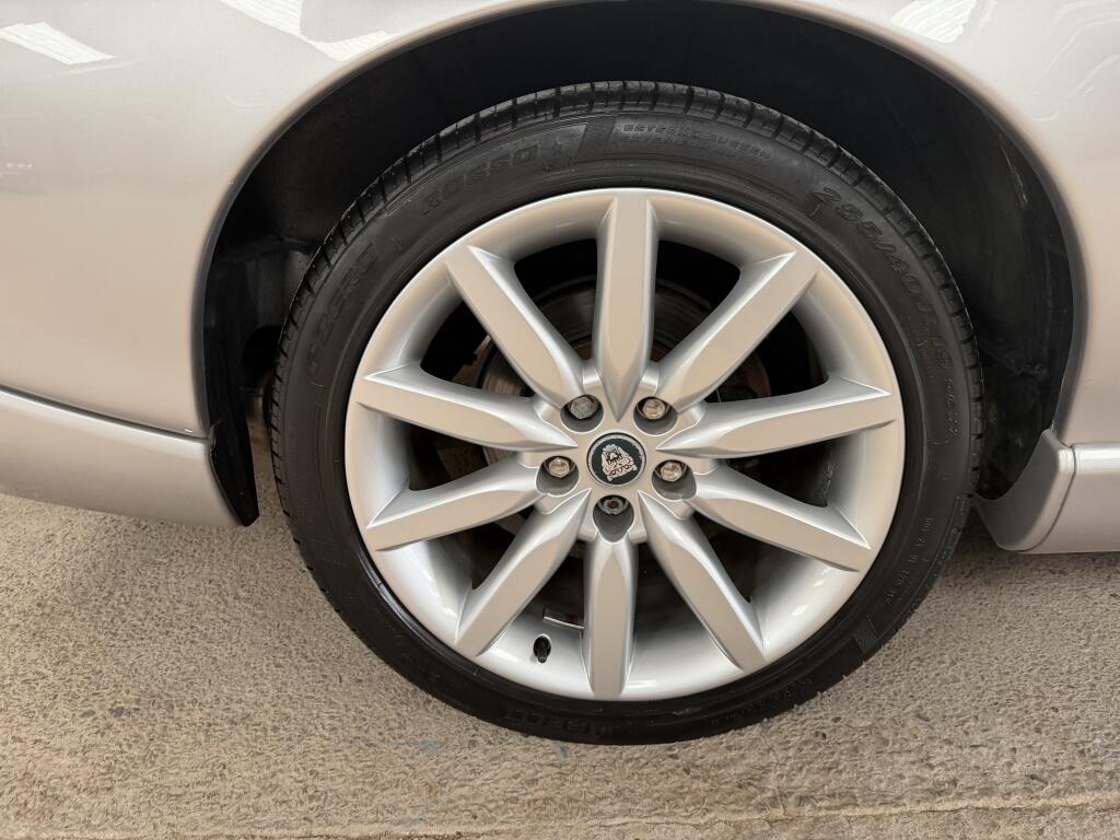 Jaguar XK8 view 27