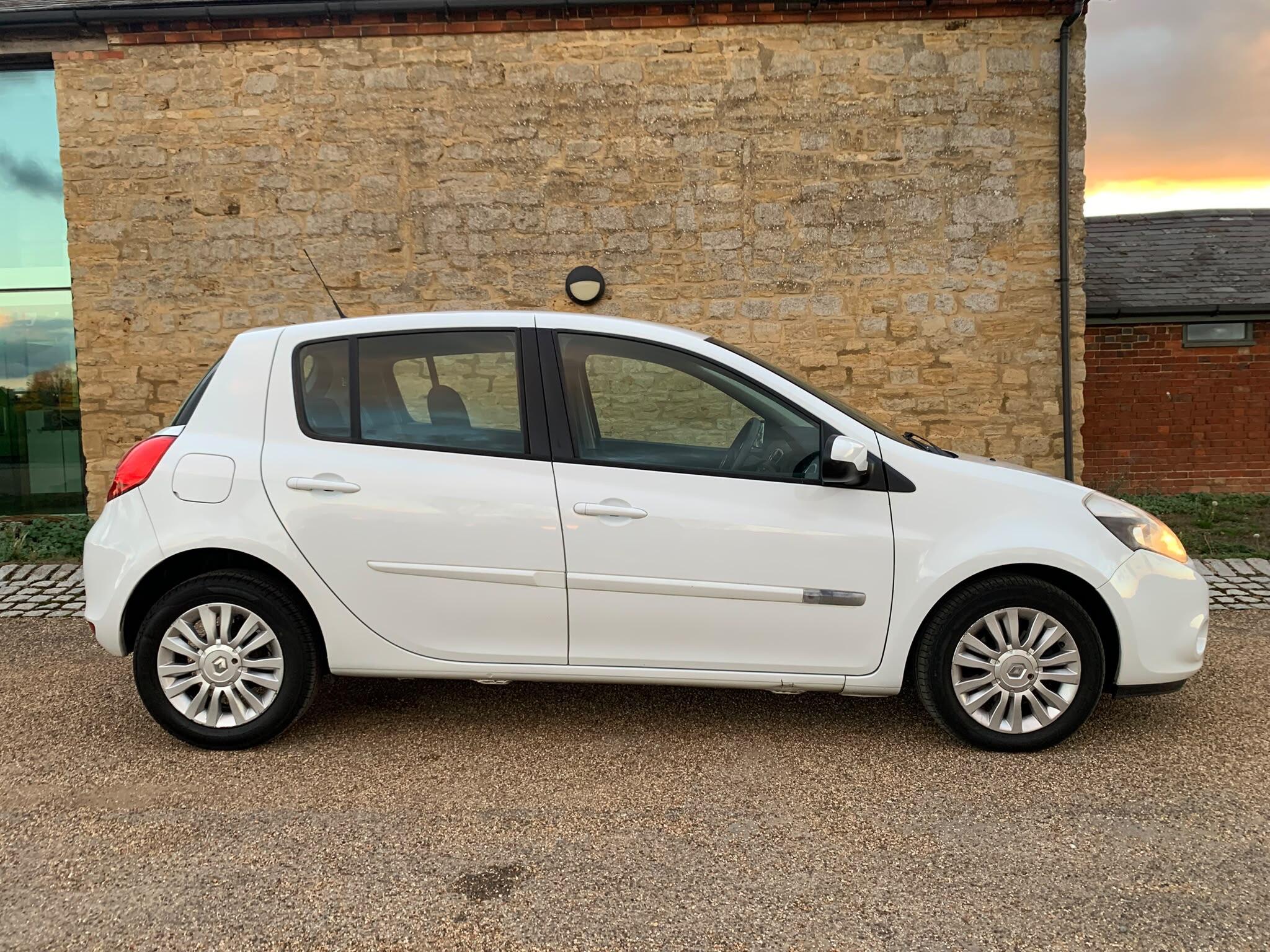 Renault Clio - Image 8