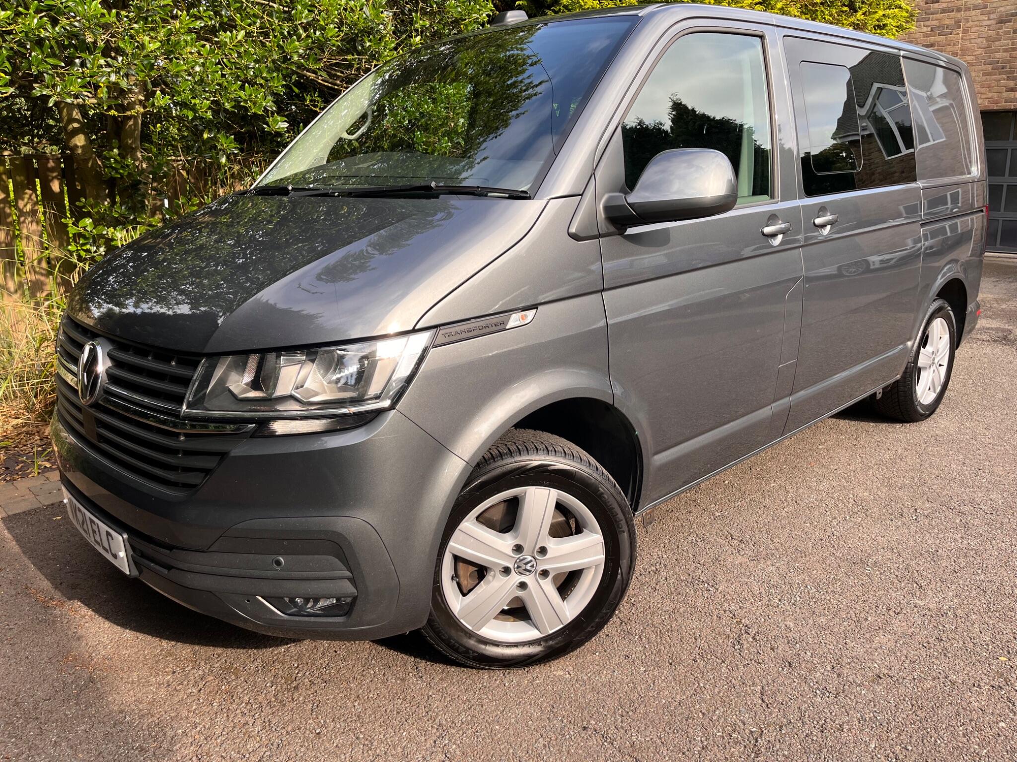Volkswagen Transporter view 3
