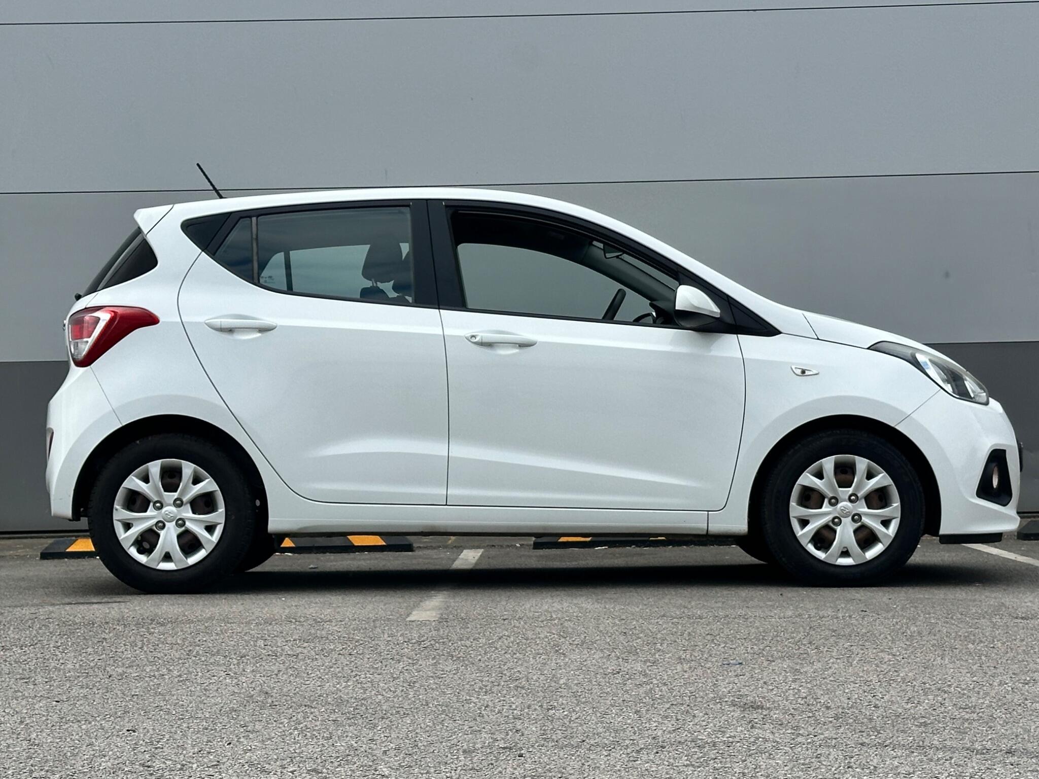 Hyundai I10 view 8