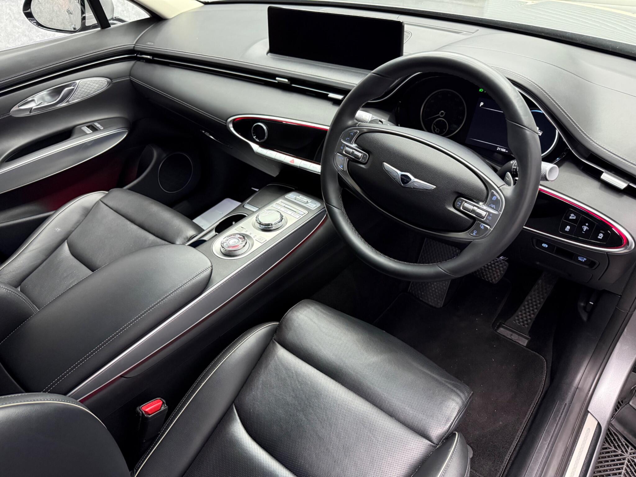 Genesis GV70 view 8