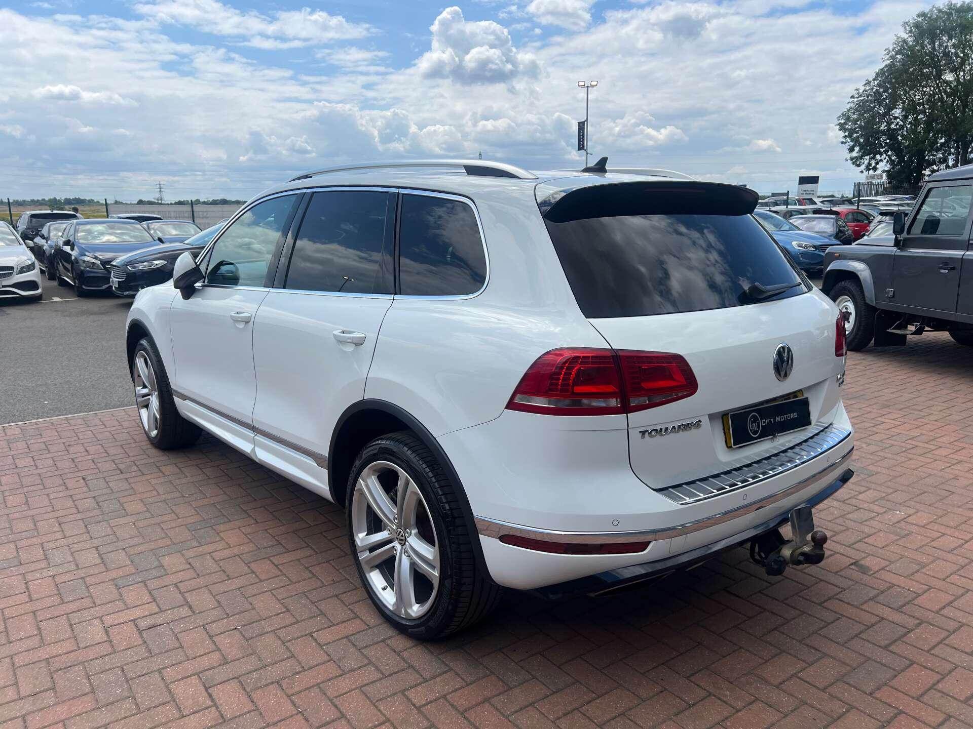 Volkswagen Touareg view 10
