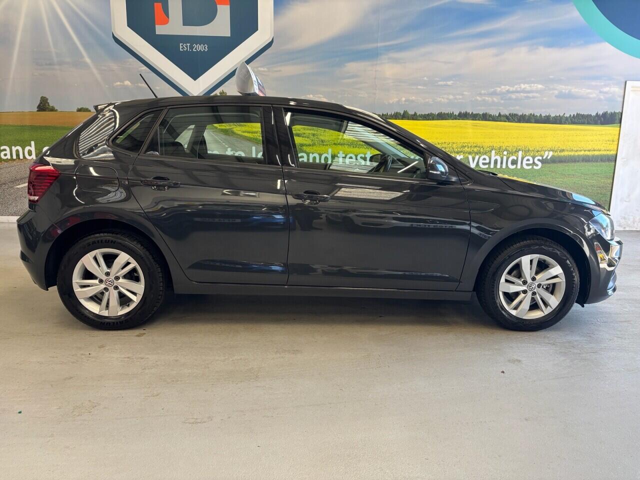 Volkswagen Polo view 4