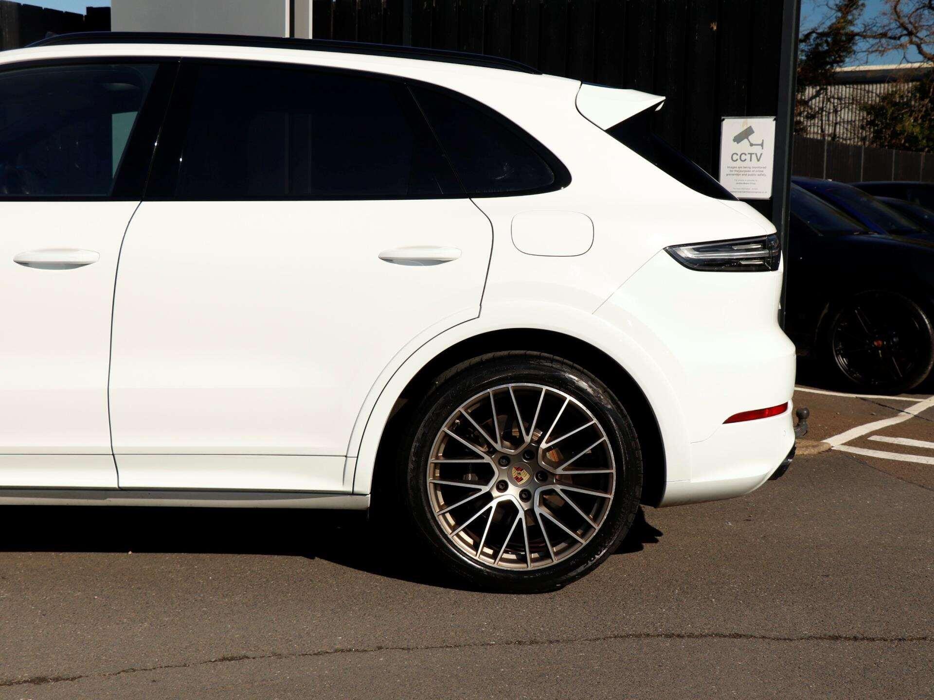 Porsche Cayenne view 33