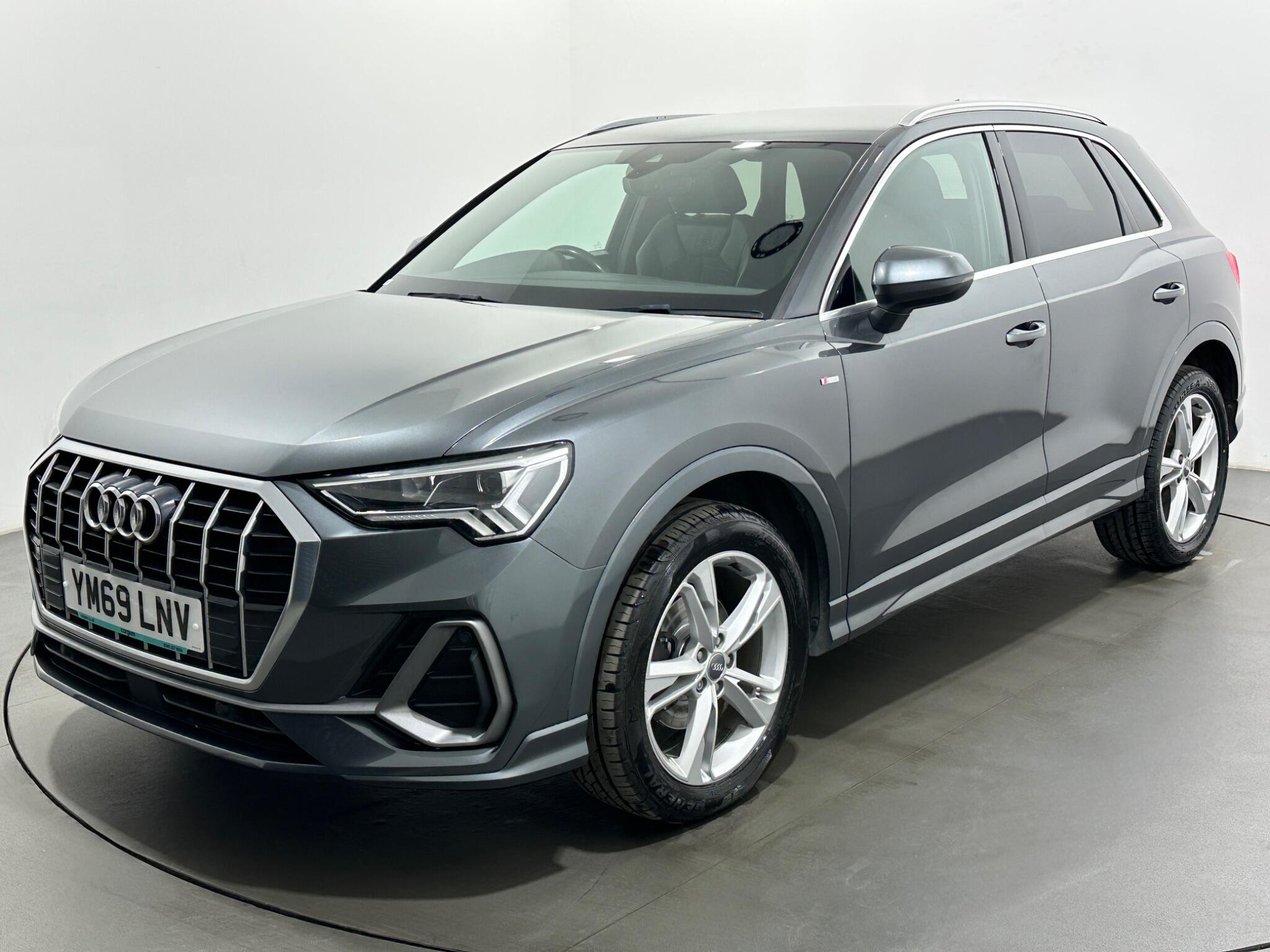 Audi Q3 view 53