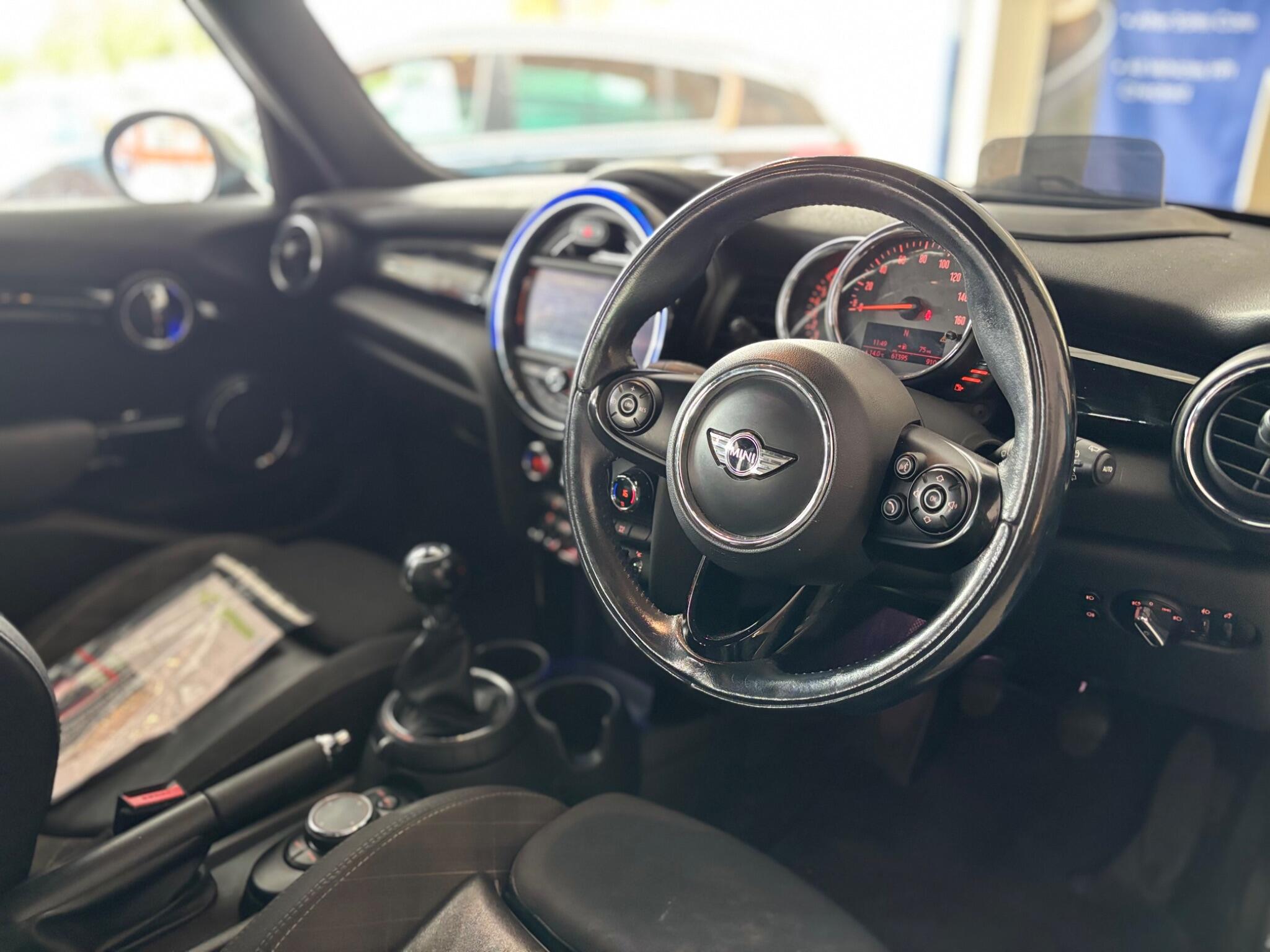 Mini Hatch view 9