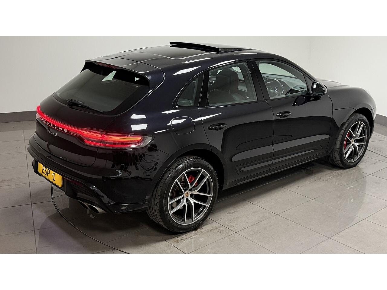 Porsche Macan view 13