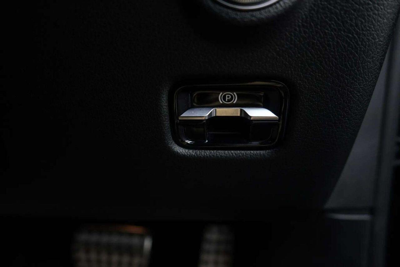Mercedes-Benz C-Class view 49