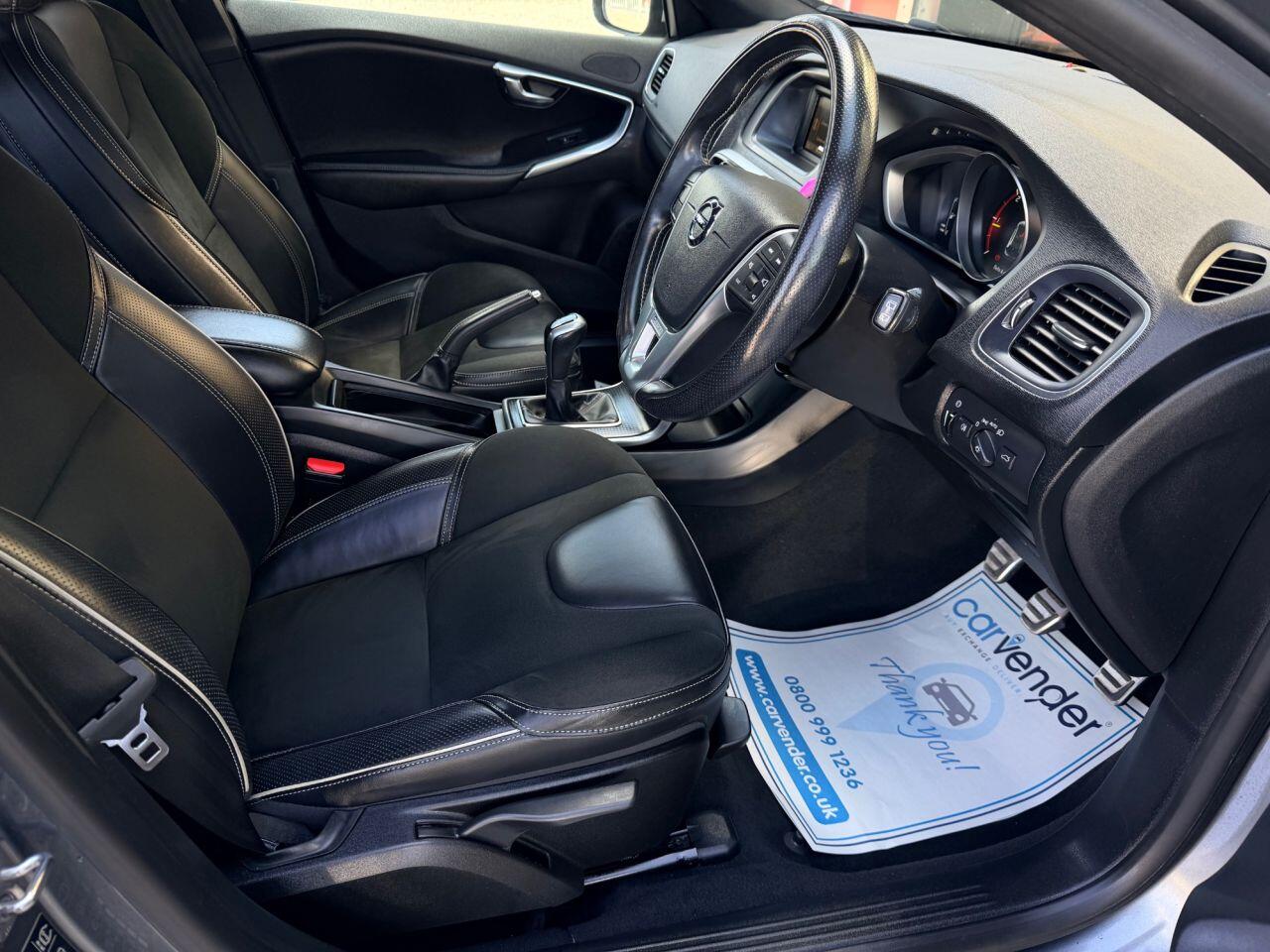 Volvo V40 view 17