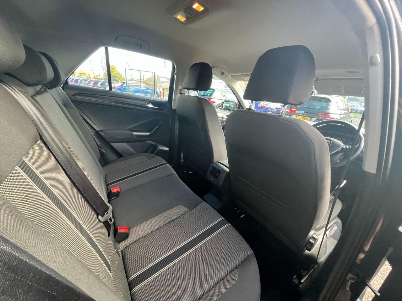 Volkswagen T-Roc view 14