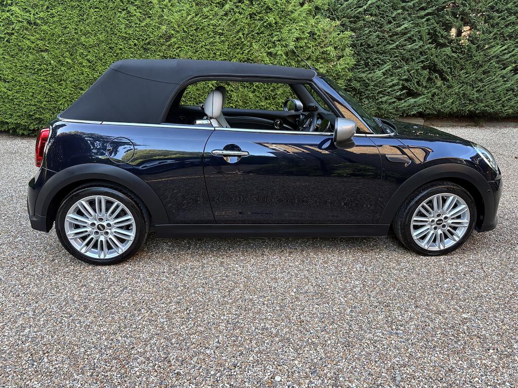 Mini Convertible view 7