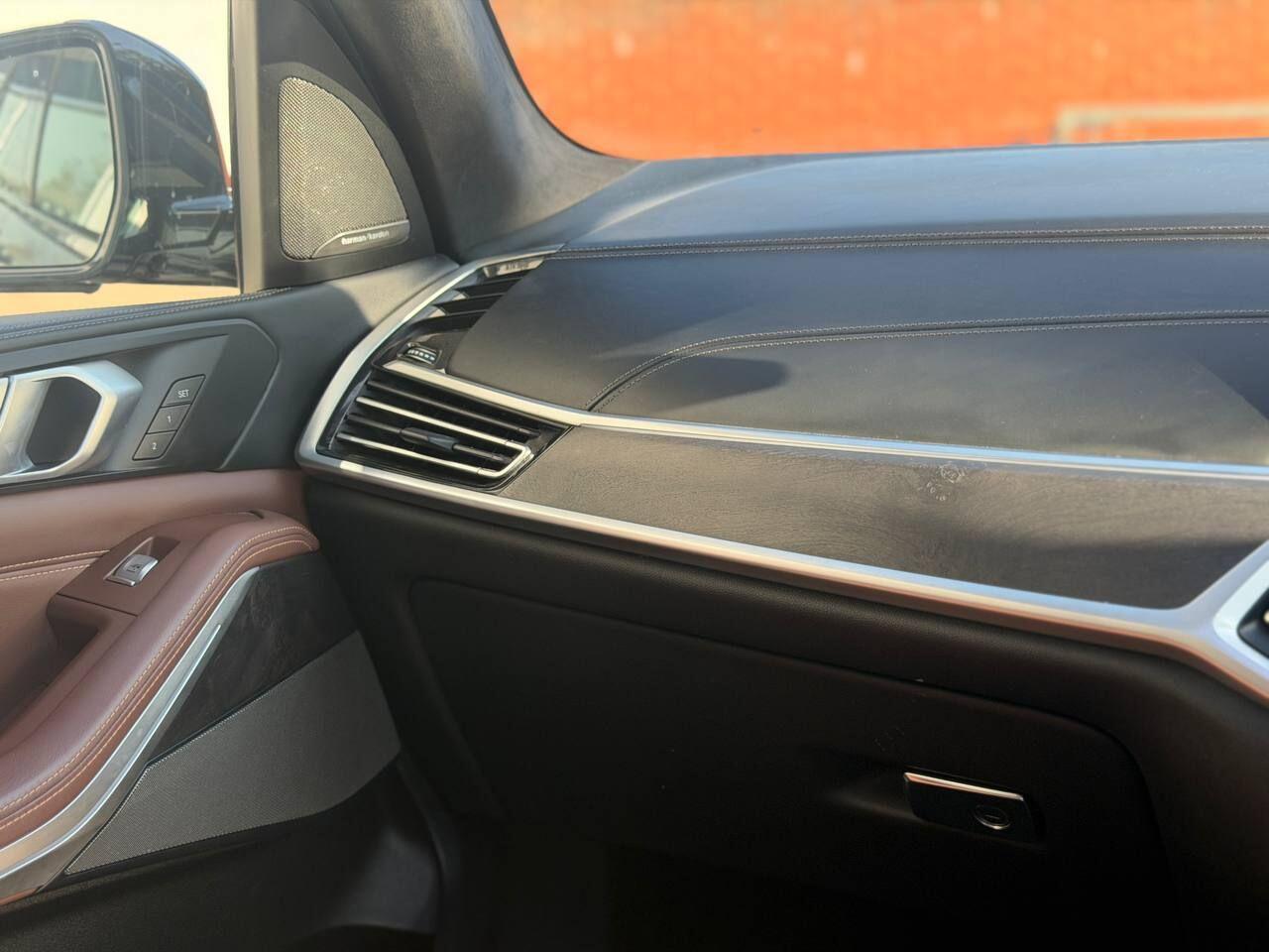 BMW X7 view 31