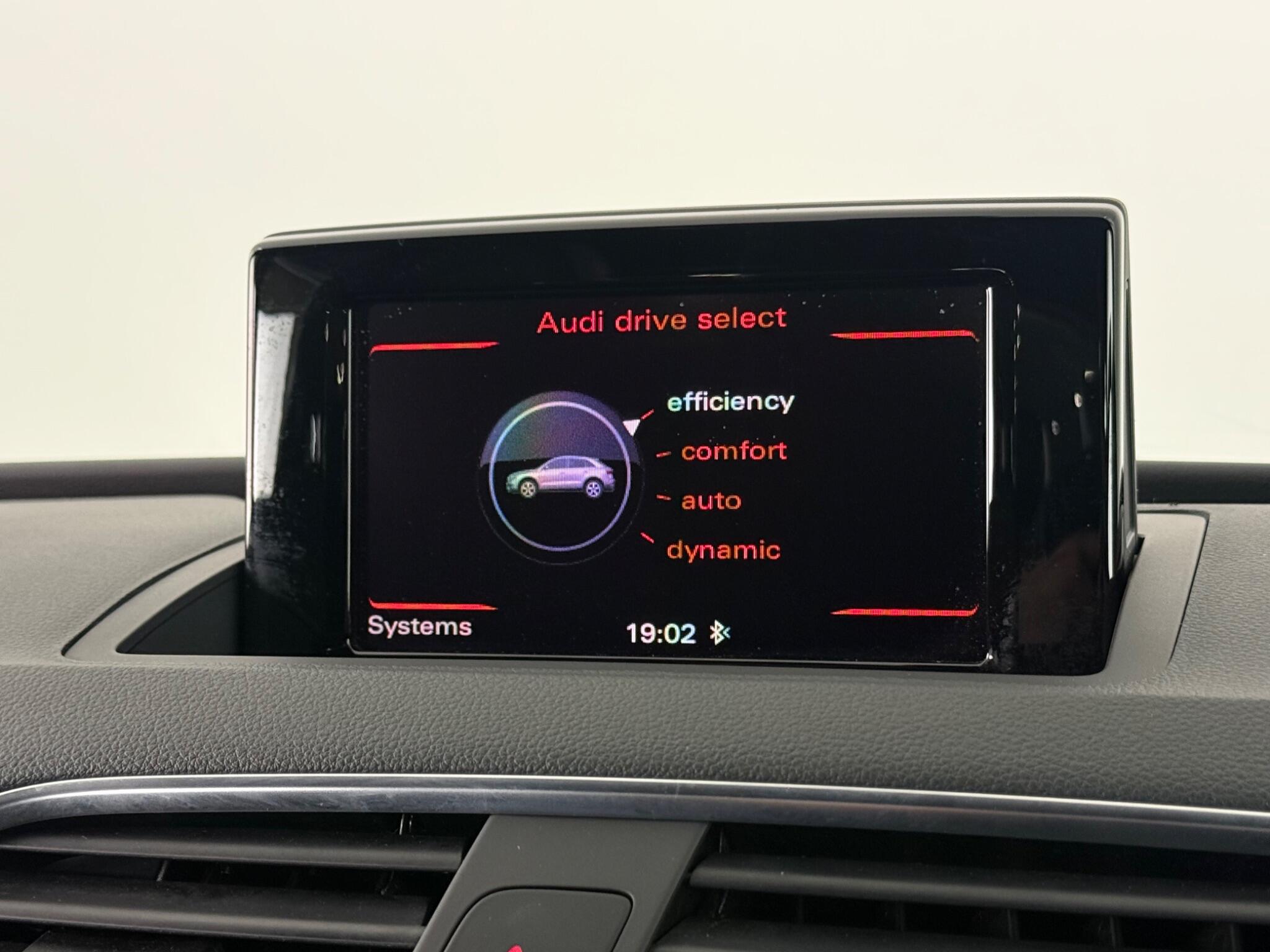Audi Q3 view 18