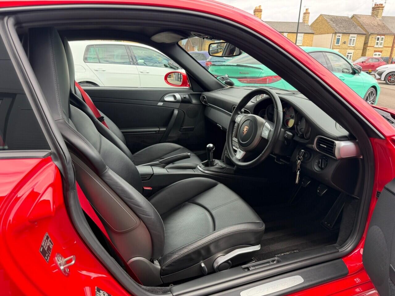 Porsche 911 view 25