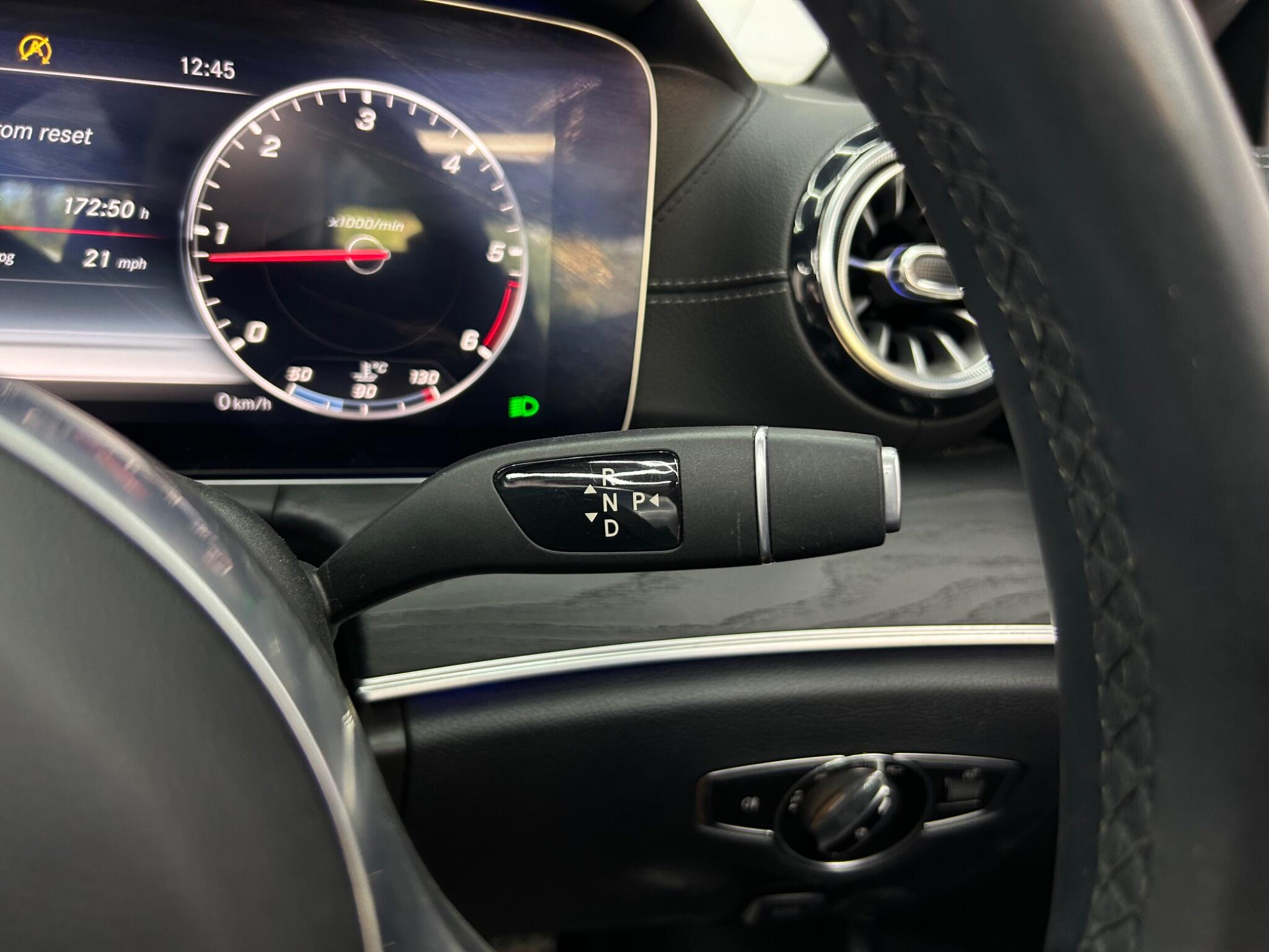 Mercedes-Benz E Class view 29