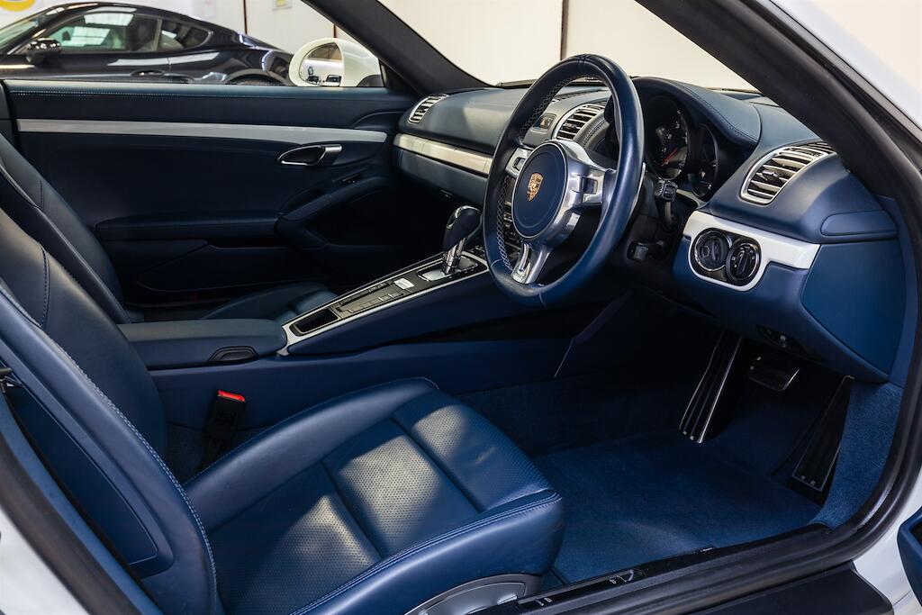 Porsche Cayman view 7