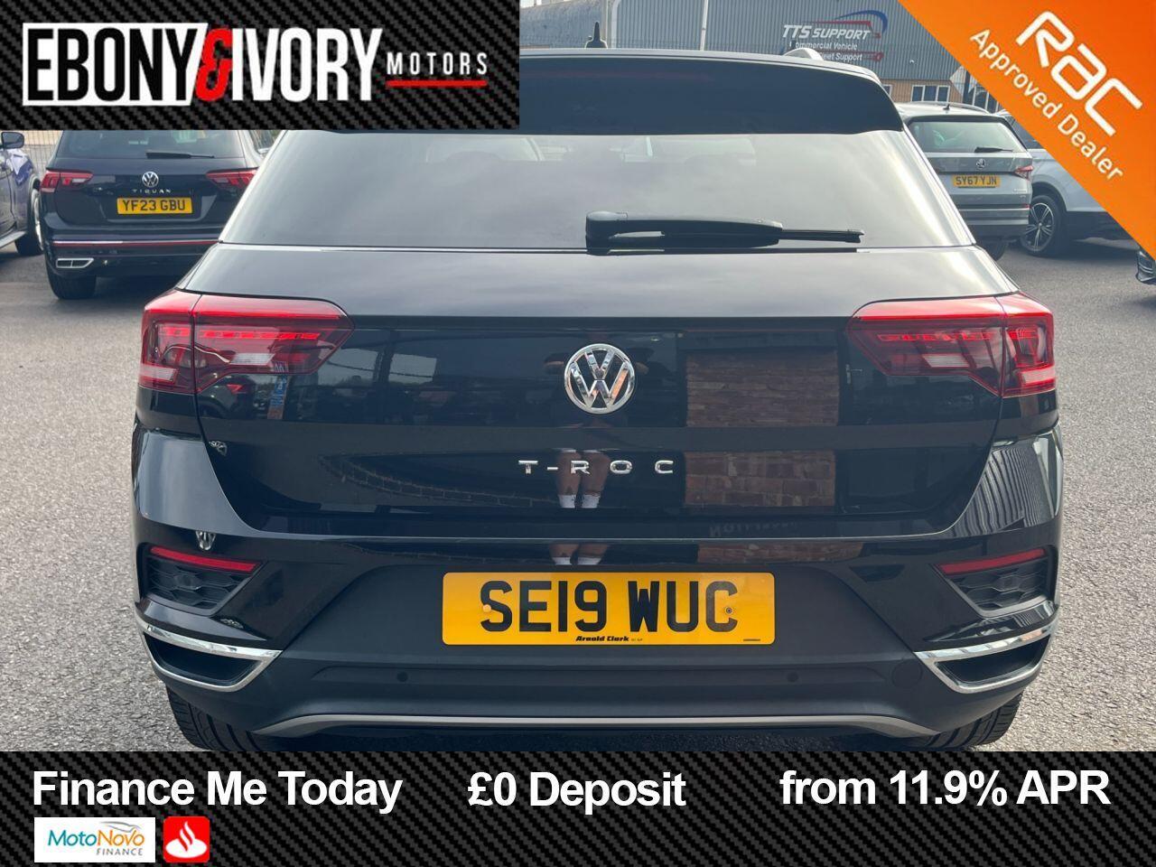 Volkswagen T-Roc view 4