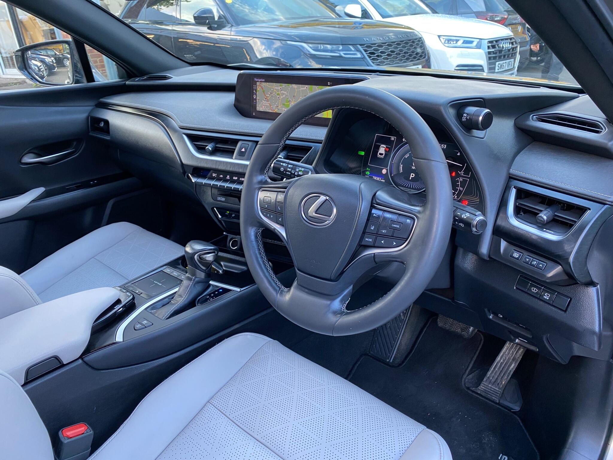 Lexus Ux view 17