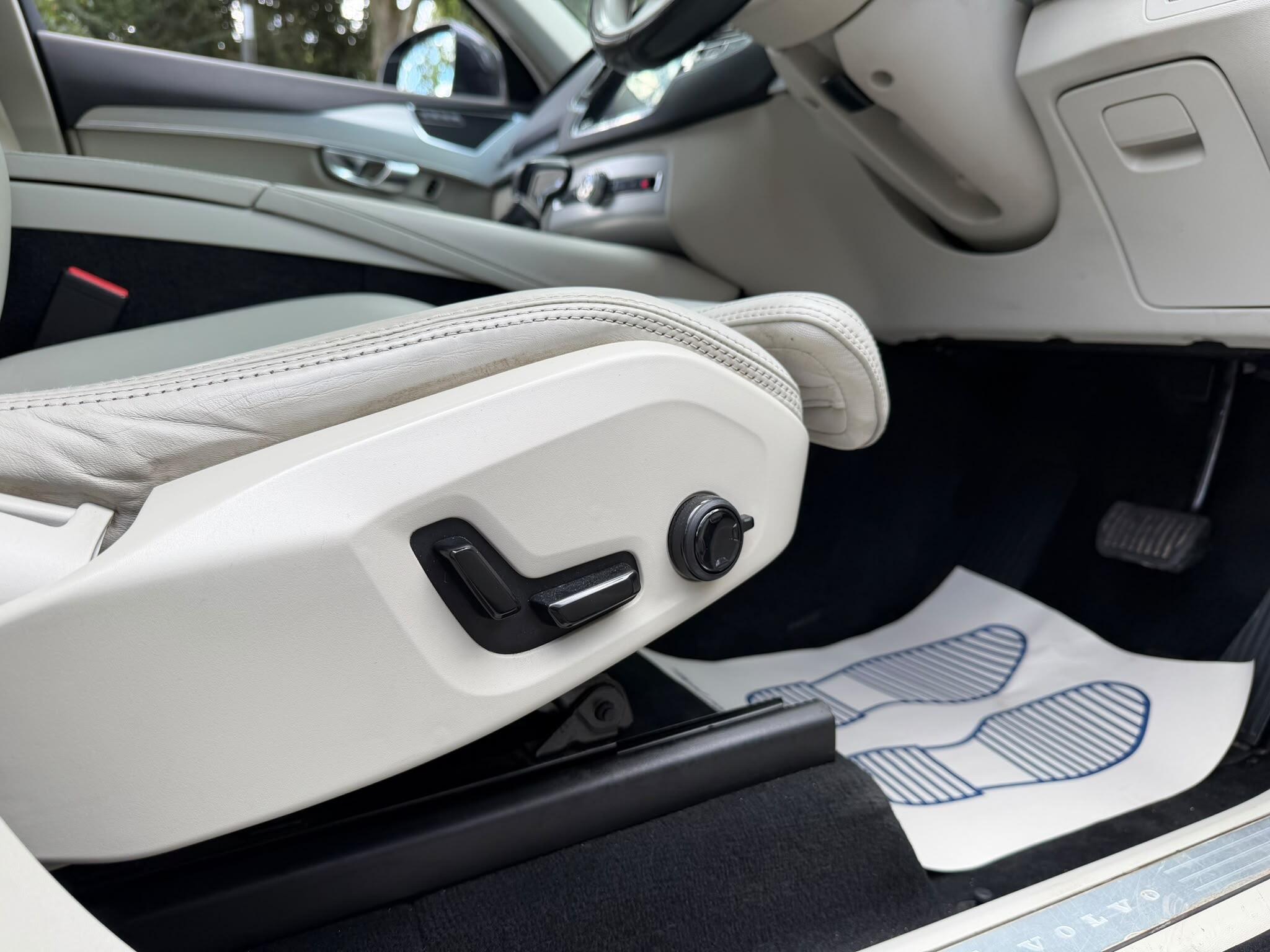 Volvo XC90 view 28