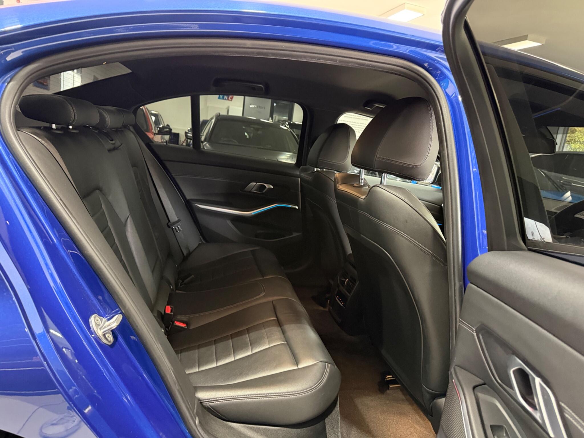 BMW 3 Series view 29