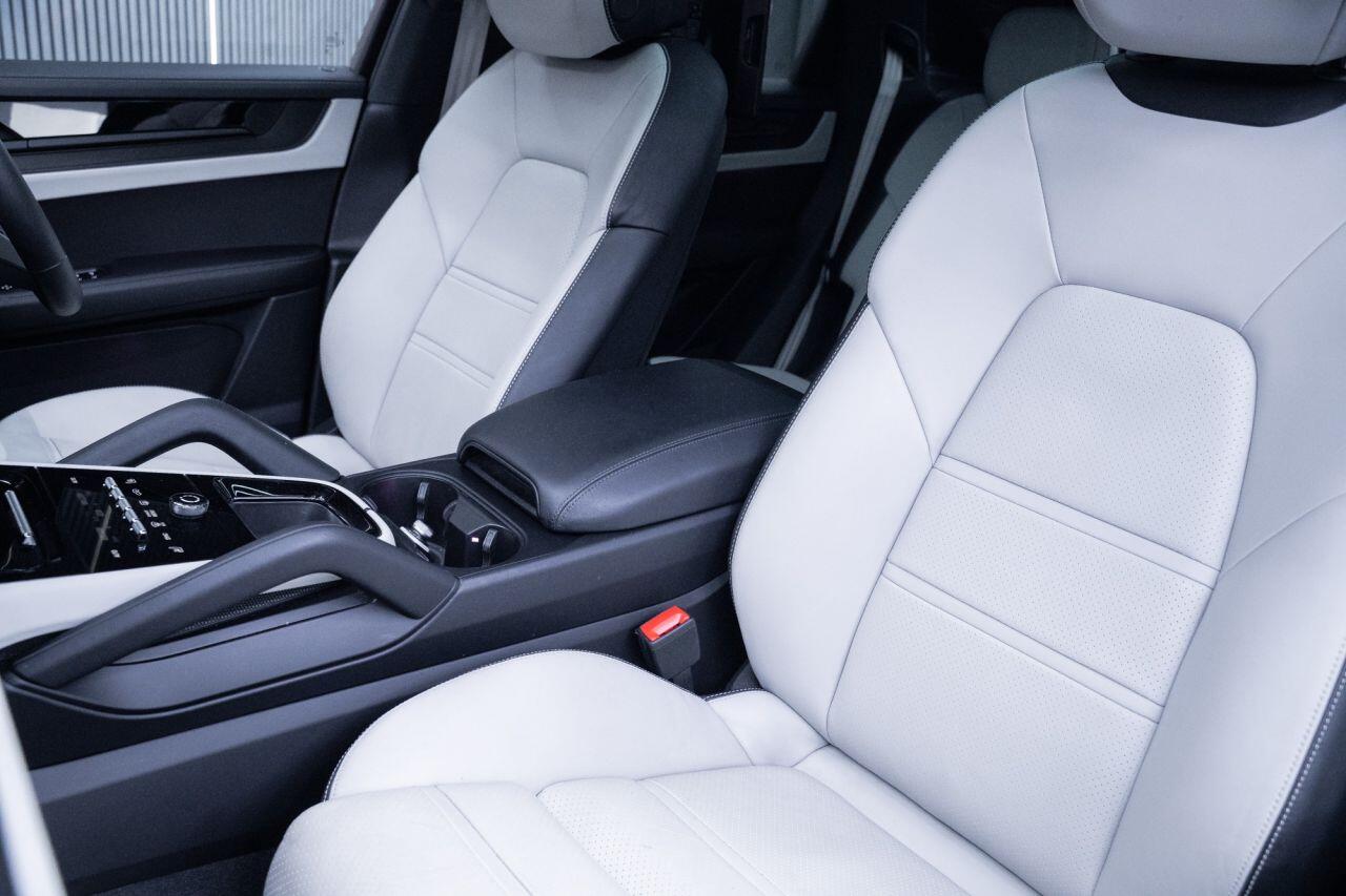 Porsche Cayenne view 39