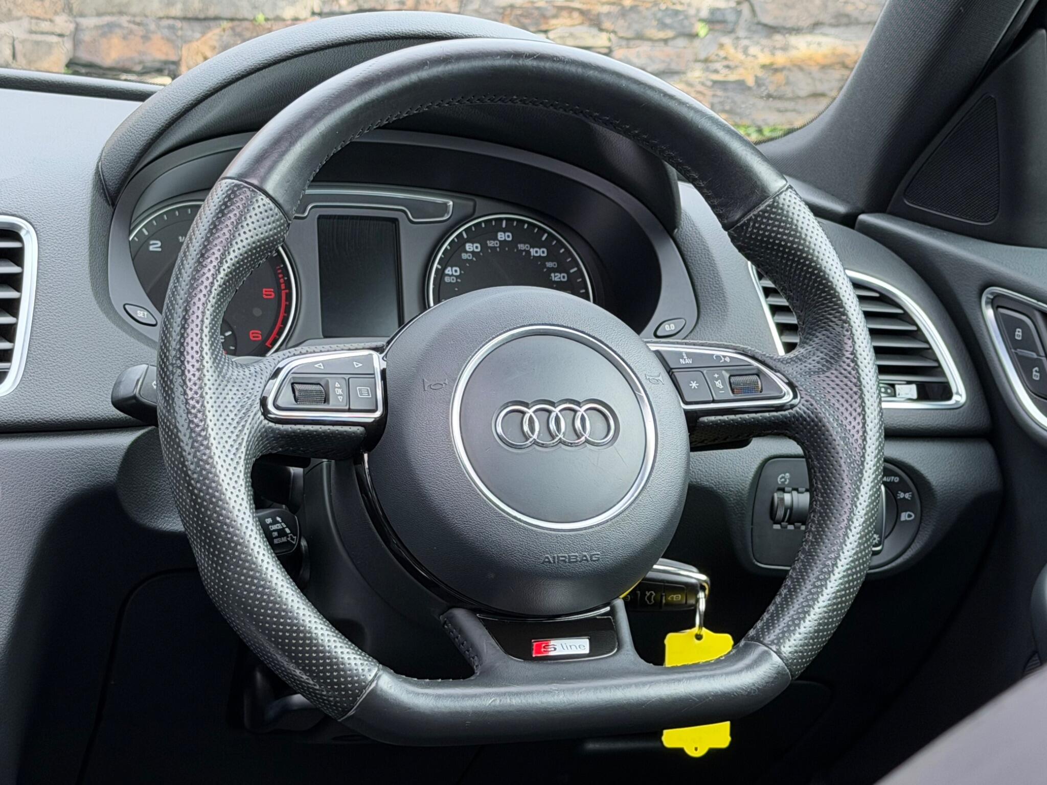 Audi Q3 view 26