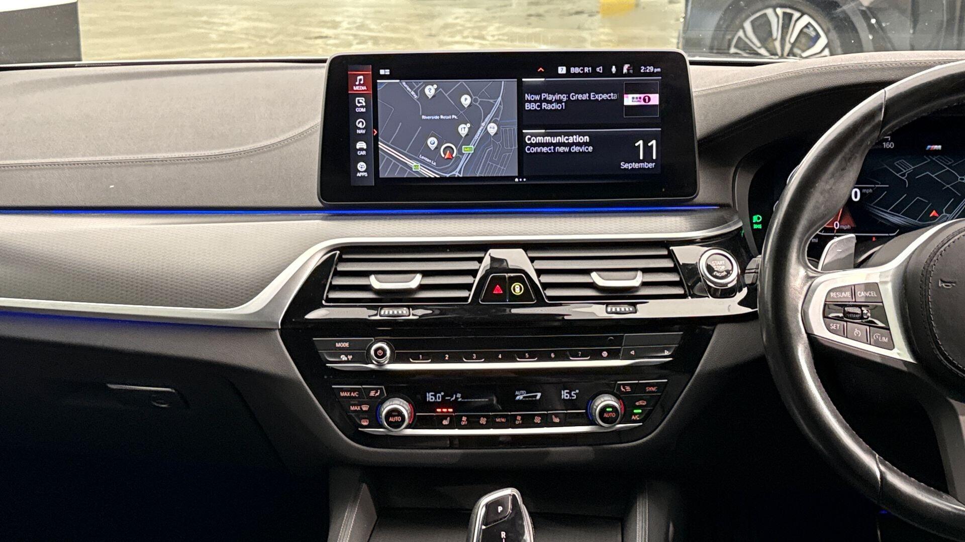 BMW 5 Series view 8