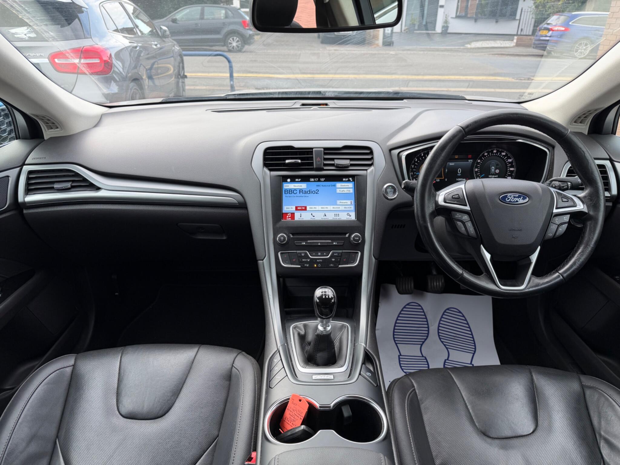 Ford Mondeo view 4