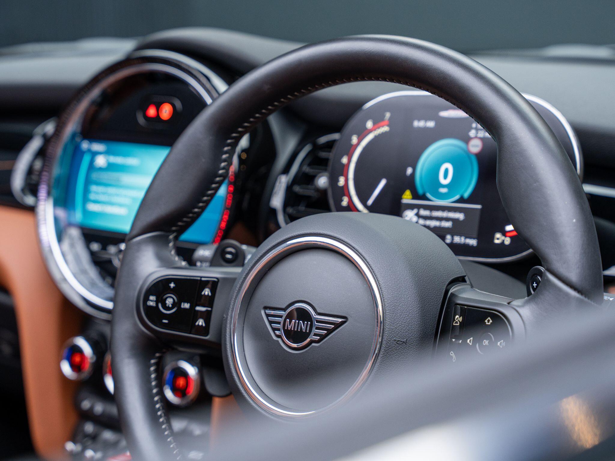 Mini Convertible view 41