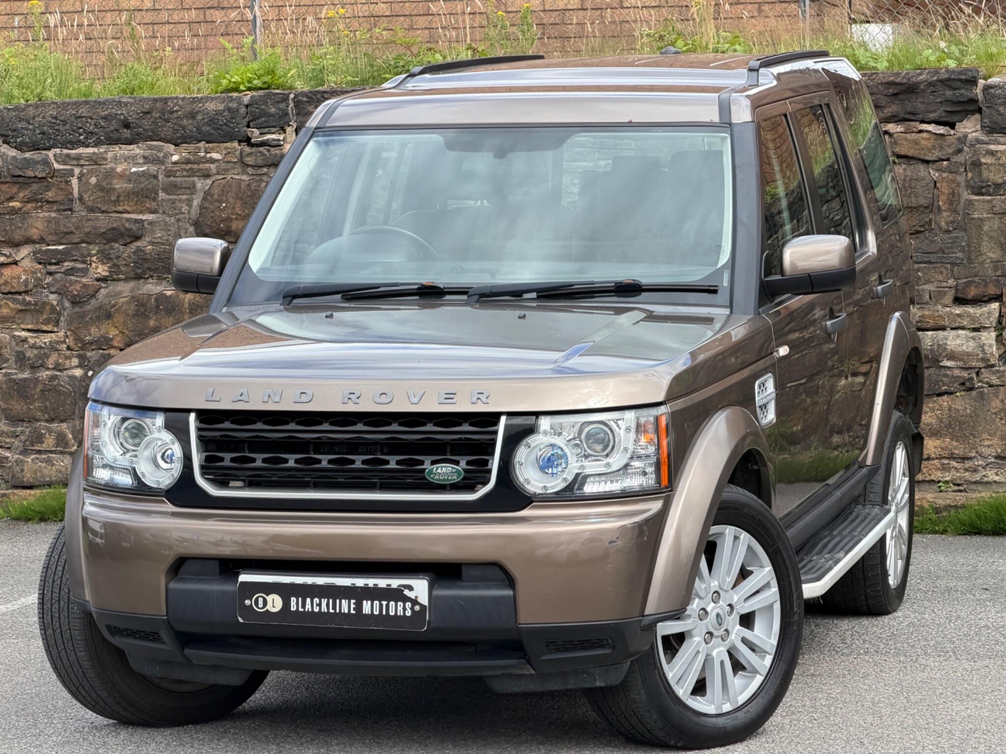 Land Rover Discovery view 3