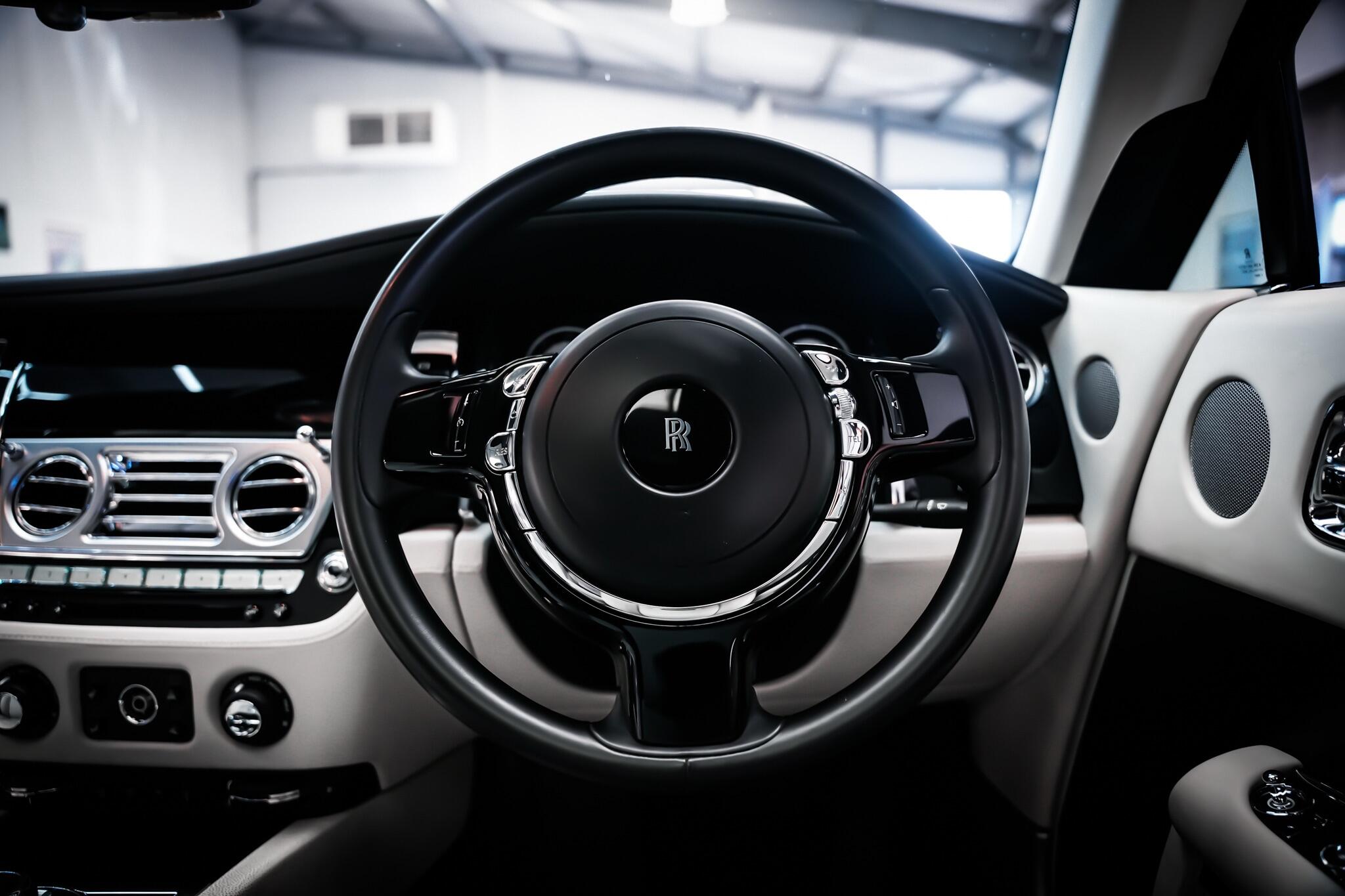 Rolls-Royce Wraith view 26