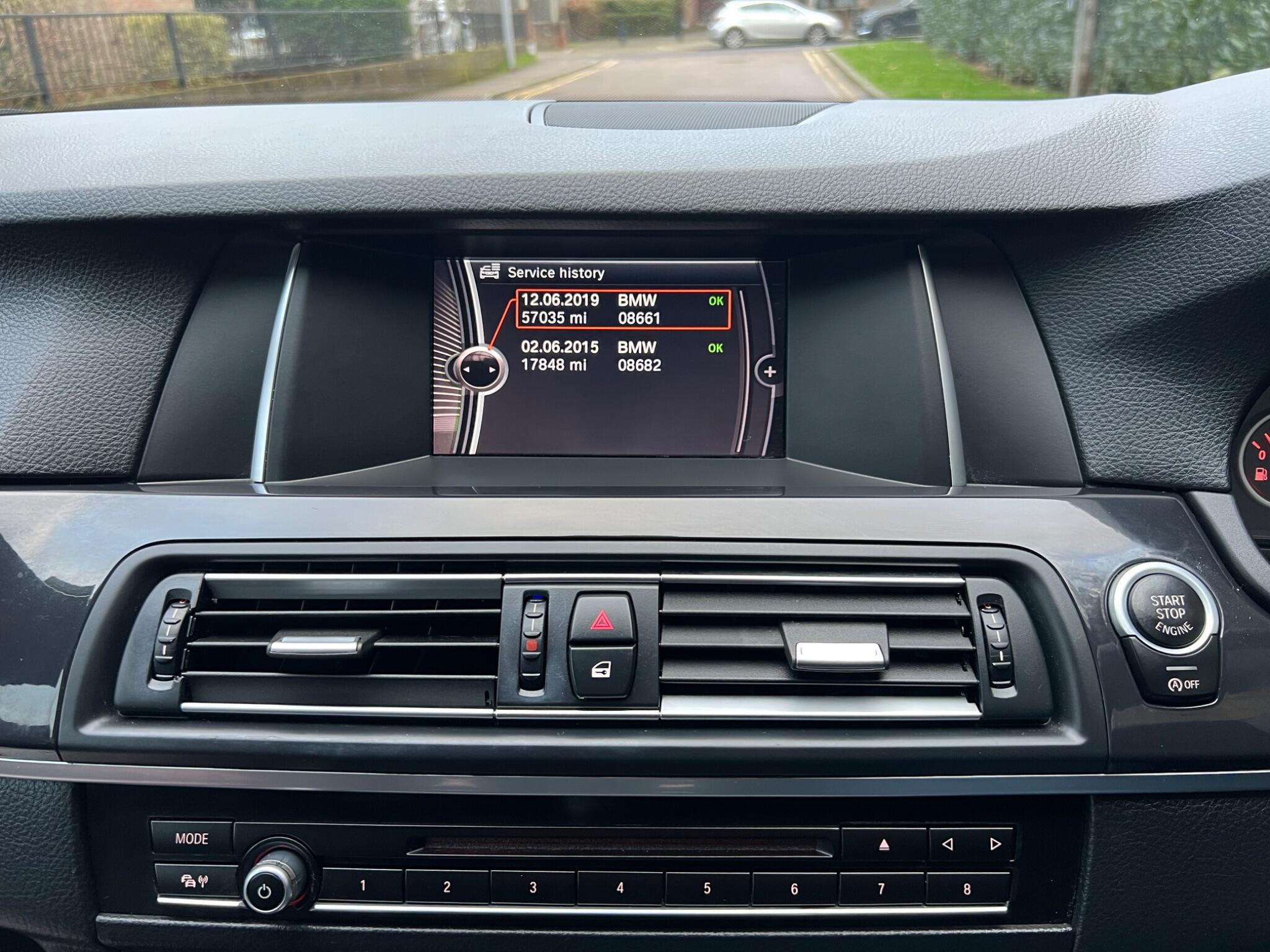 BMW 5 Series view 31