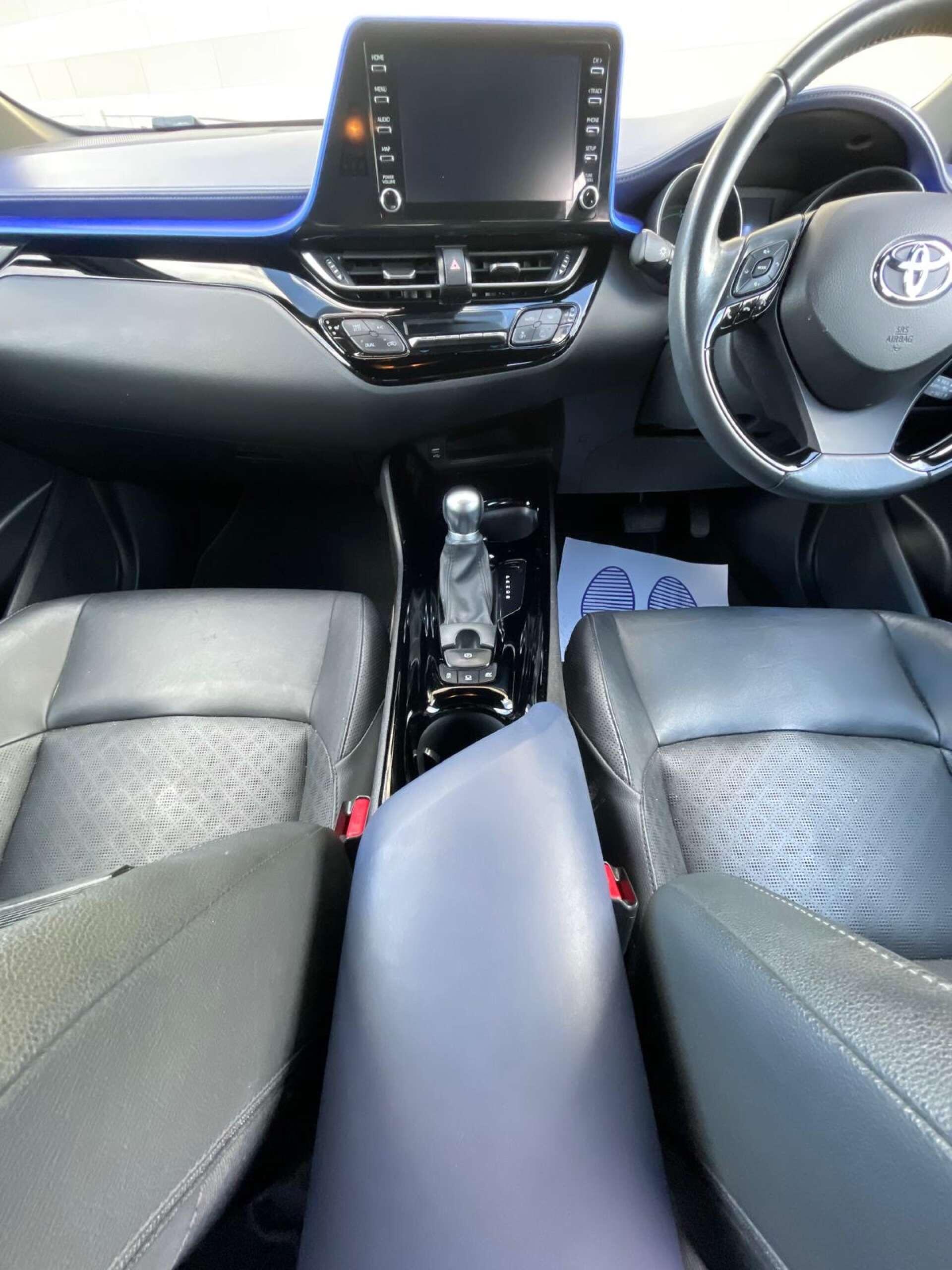 Toyota C-HR view 15