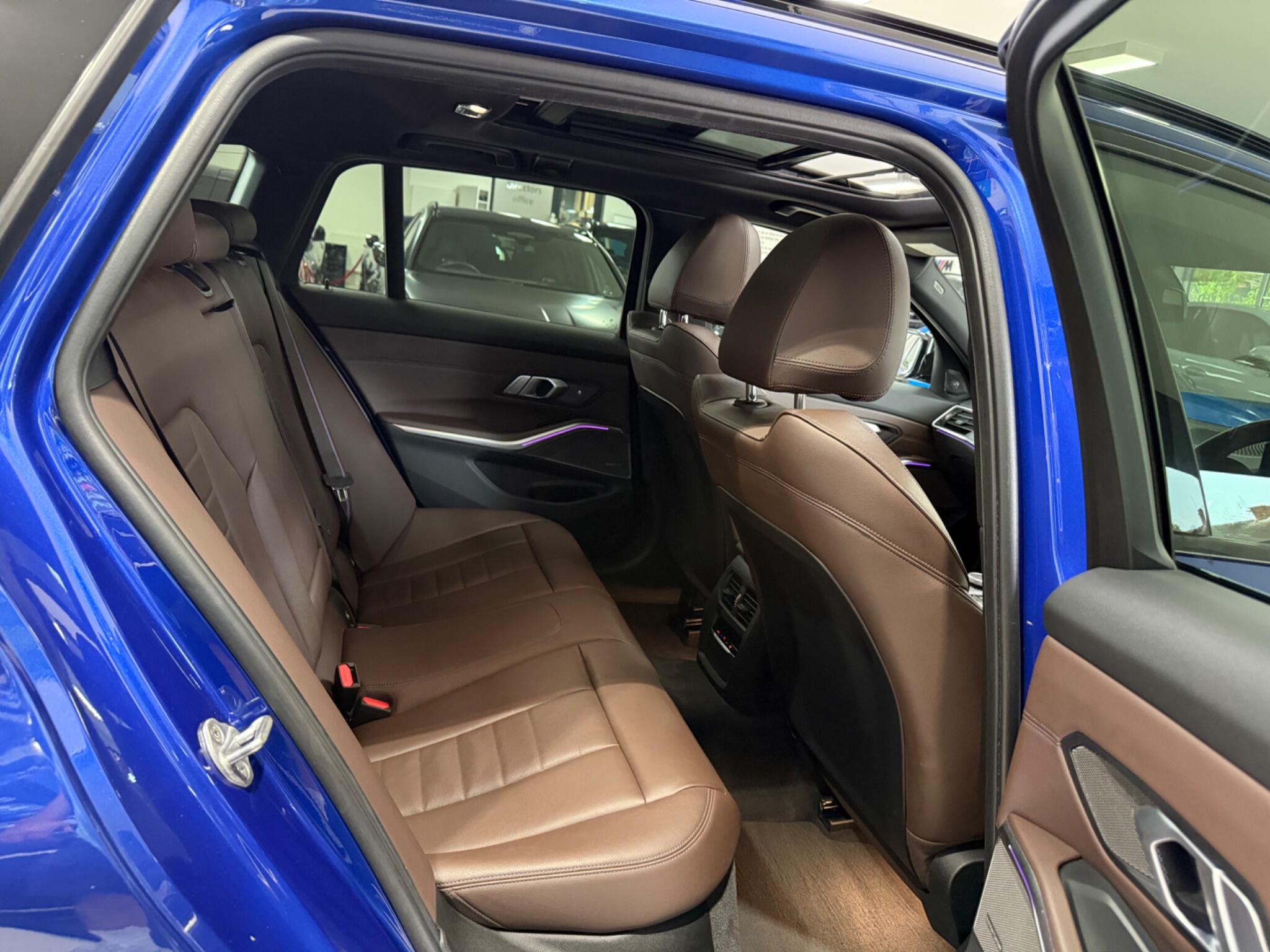 BMW 3 Series view 6