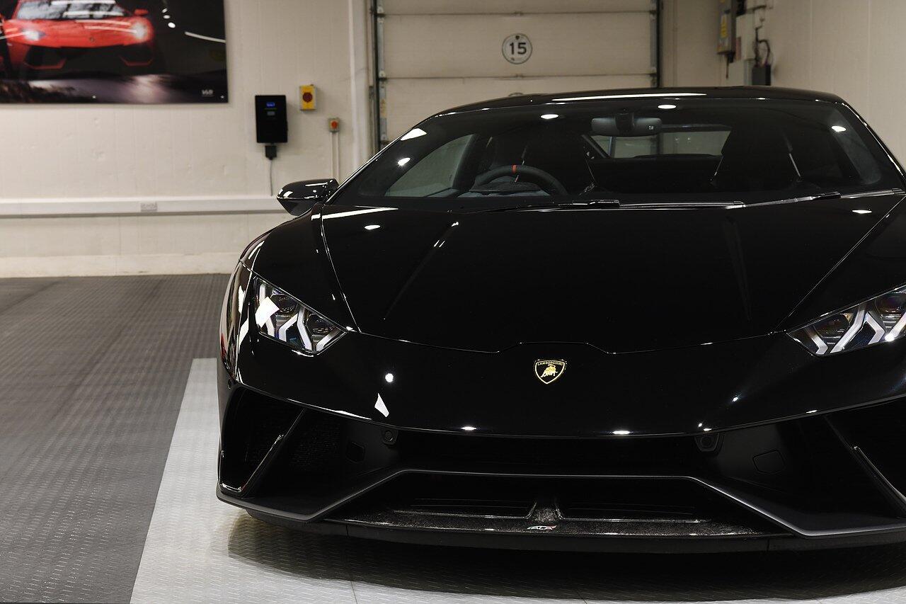 Lamborghini Huracan view 35